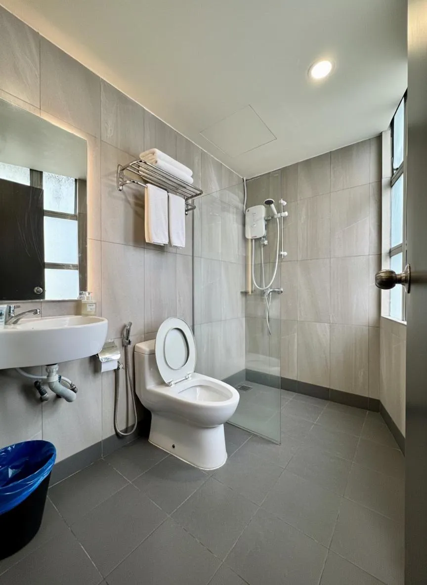 Bathroom in Central City Hotel at Chinatown