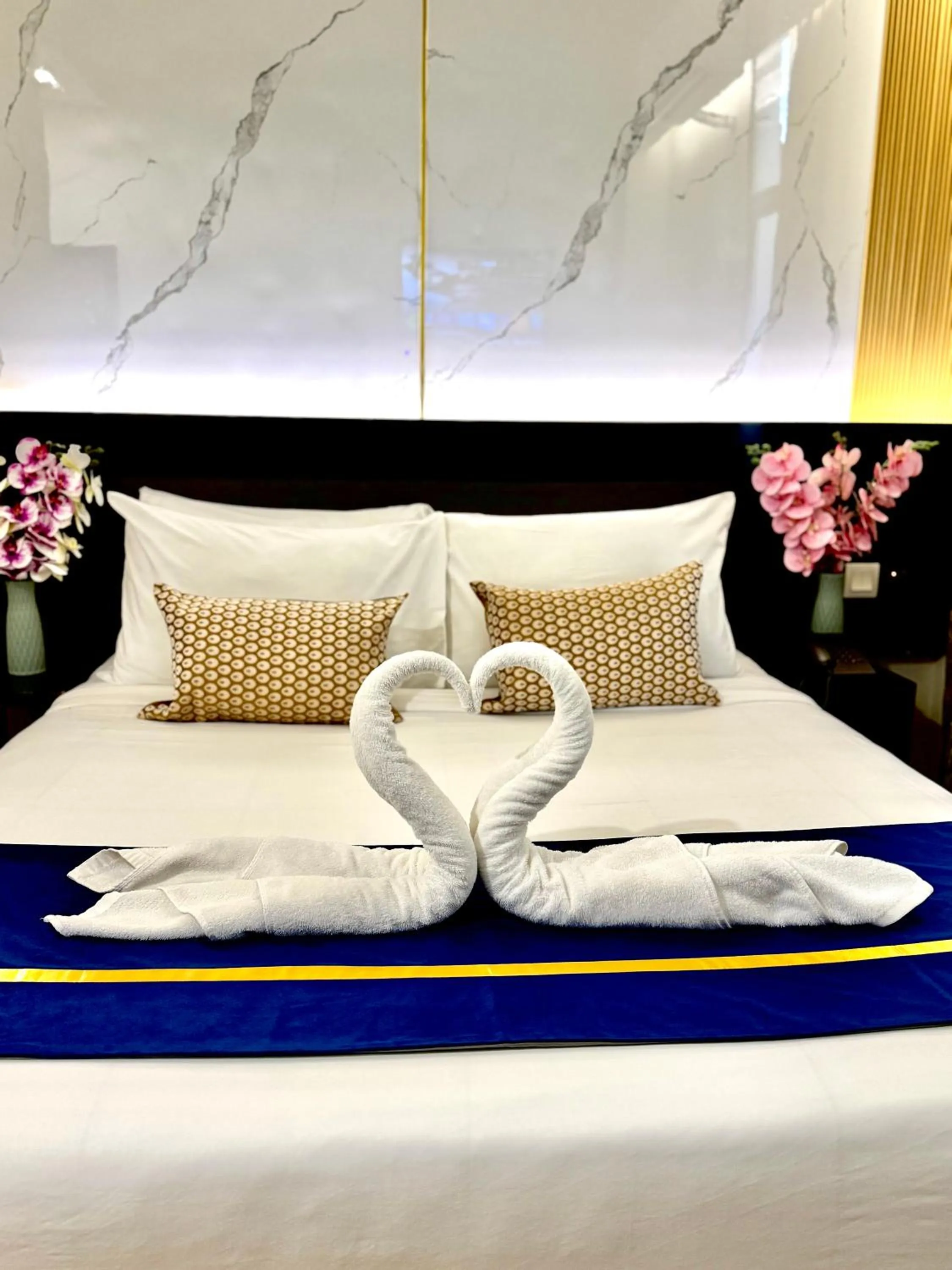 Bed in Central City Hotel at Chinatown