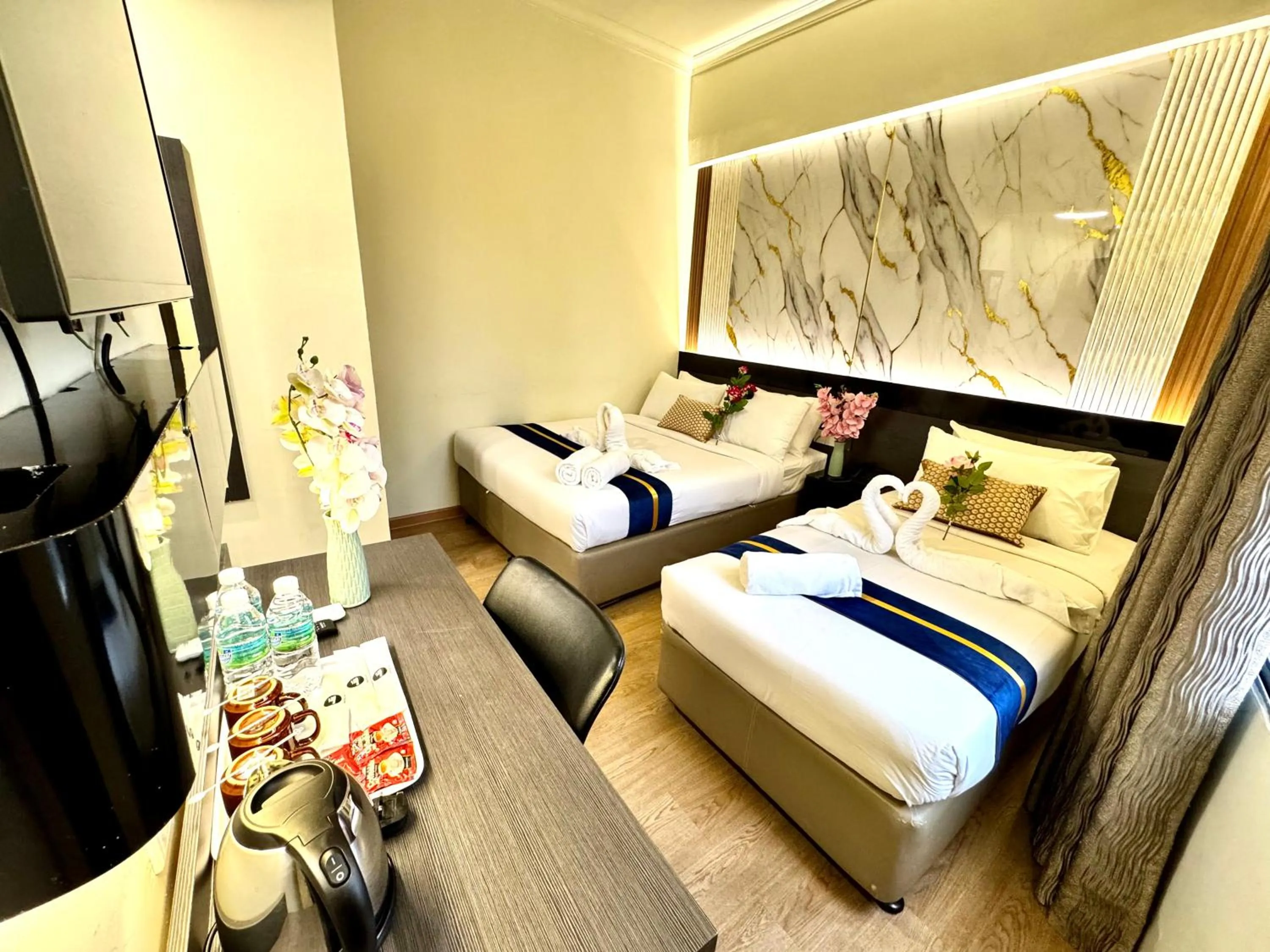 Bed in Central City Hotel at Chinatown