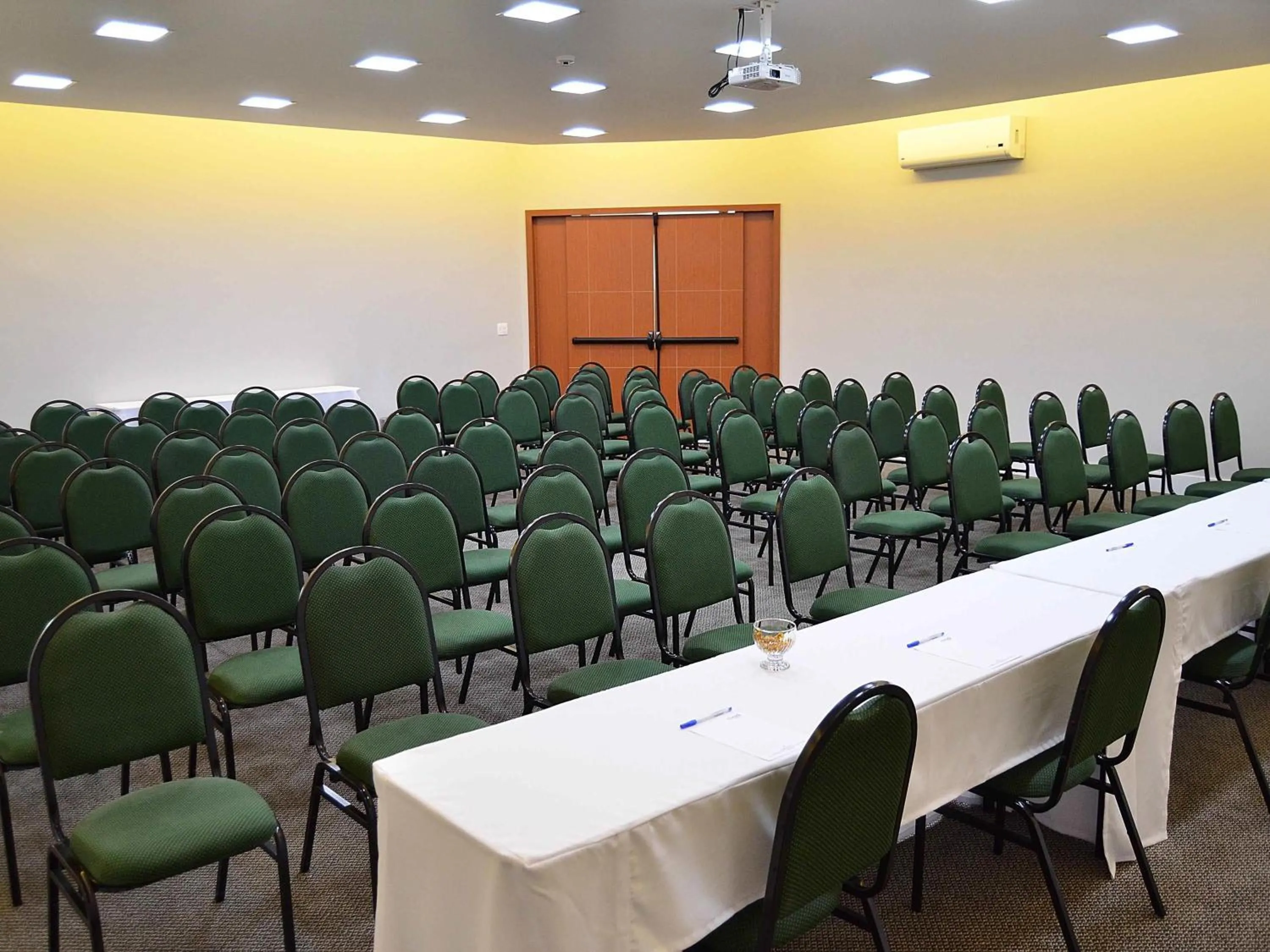 Meeting/conference room in Hotel Matão By Mercure