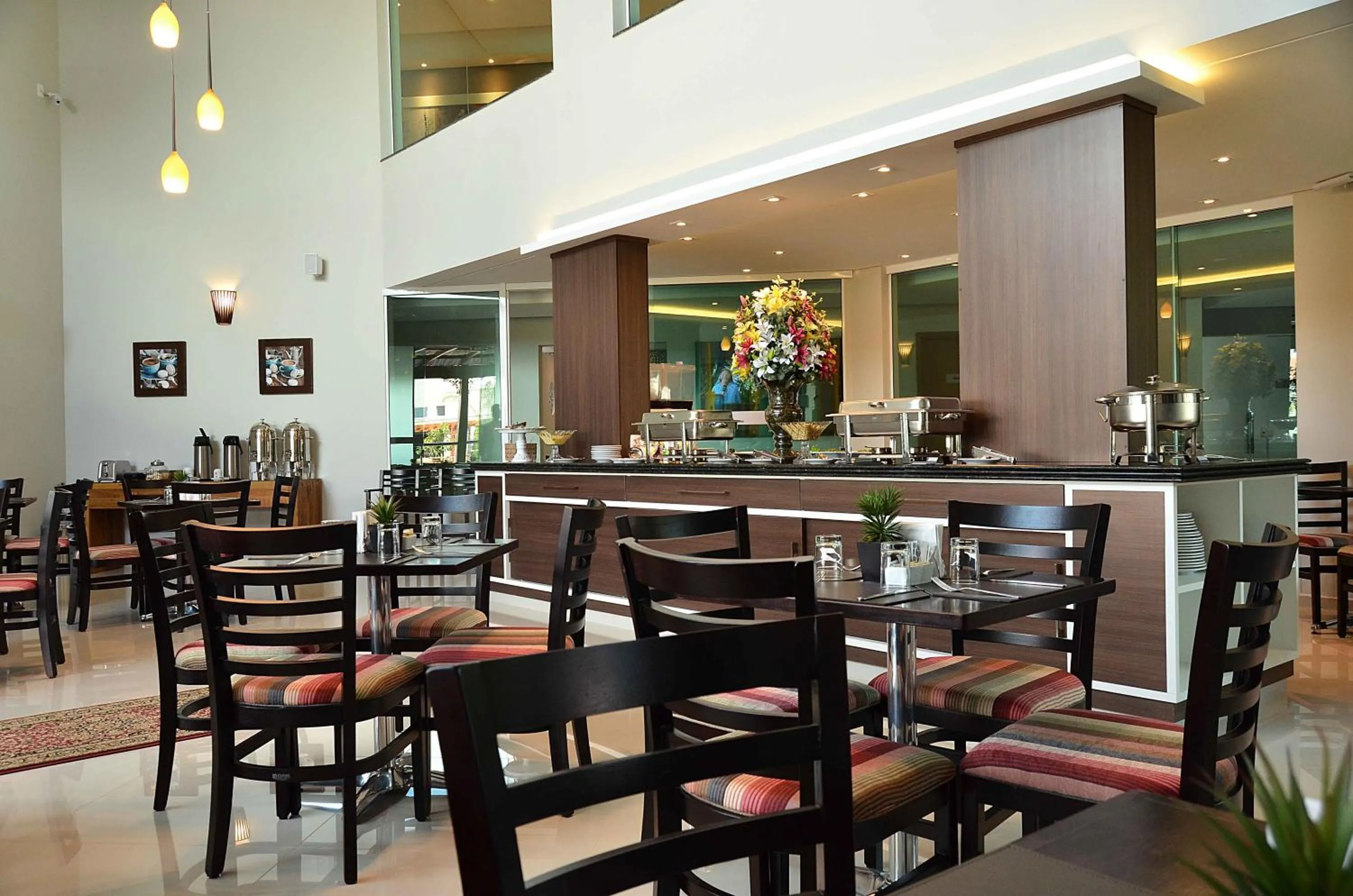 Restaurant/places to eat in Hotel Matão By Mercure