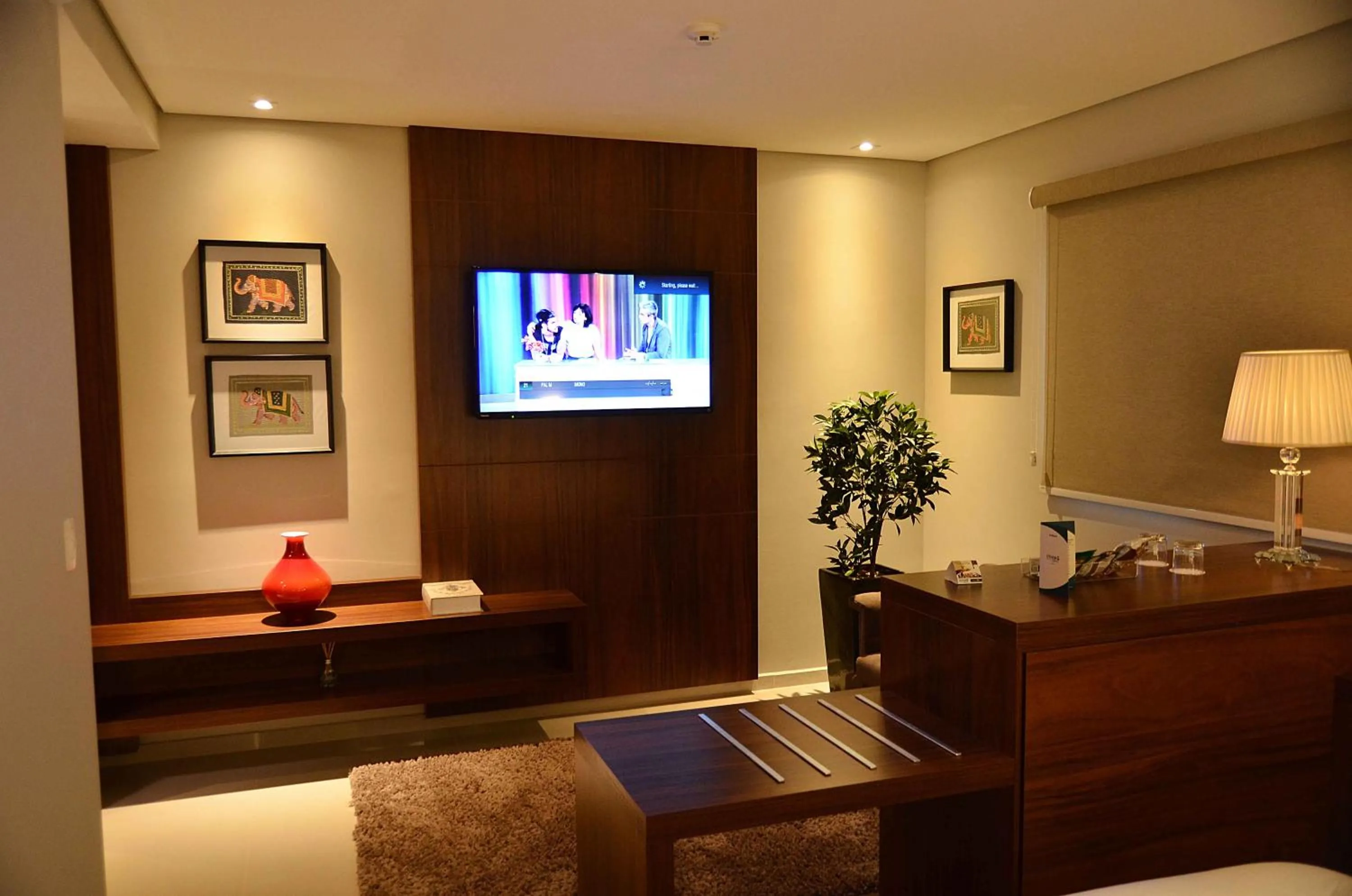 Communal lounge/ TV room in Hotel Matão By Mercure