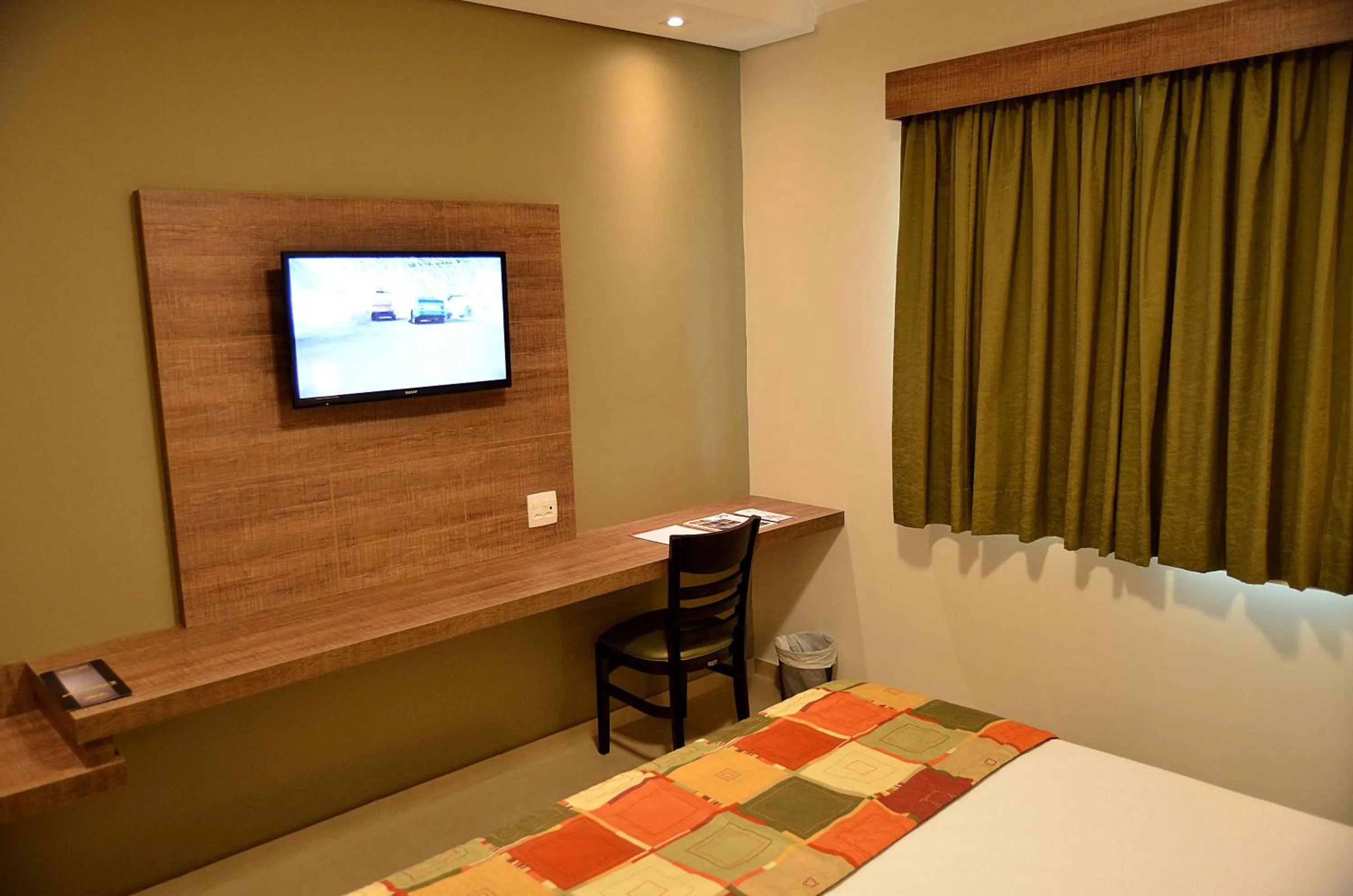 TV and multimedia, Bed in Hotel Matão By Mercure