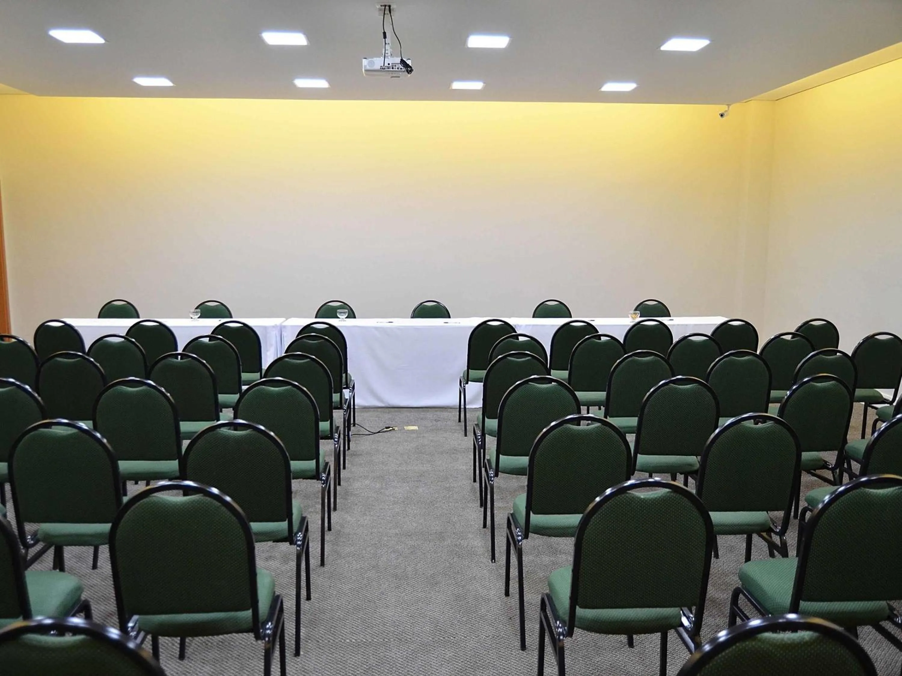 Meeting/conference room in Hotel Matão By Mercure