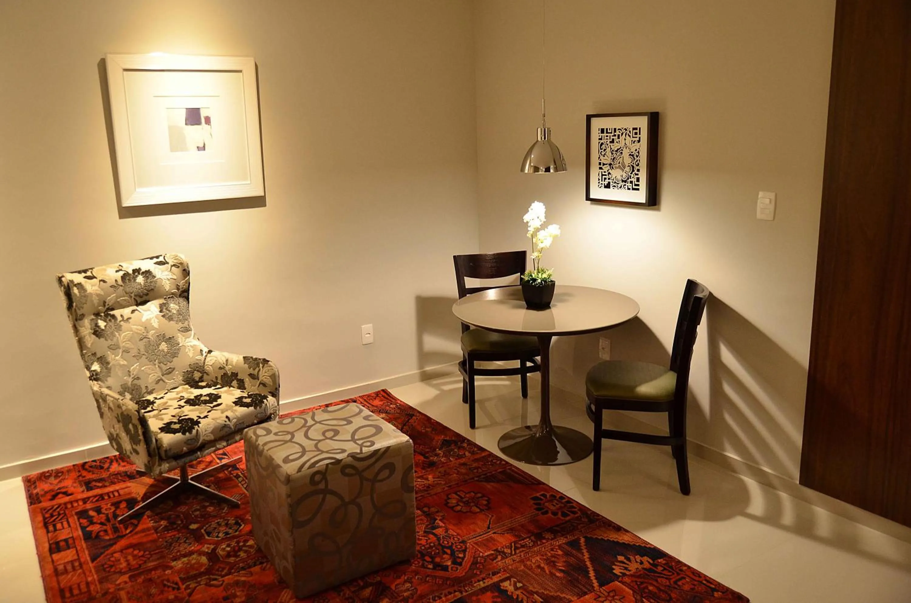 Seating area in Hotel Matão By Mercure