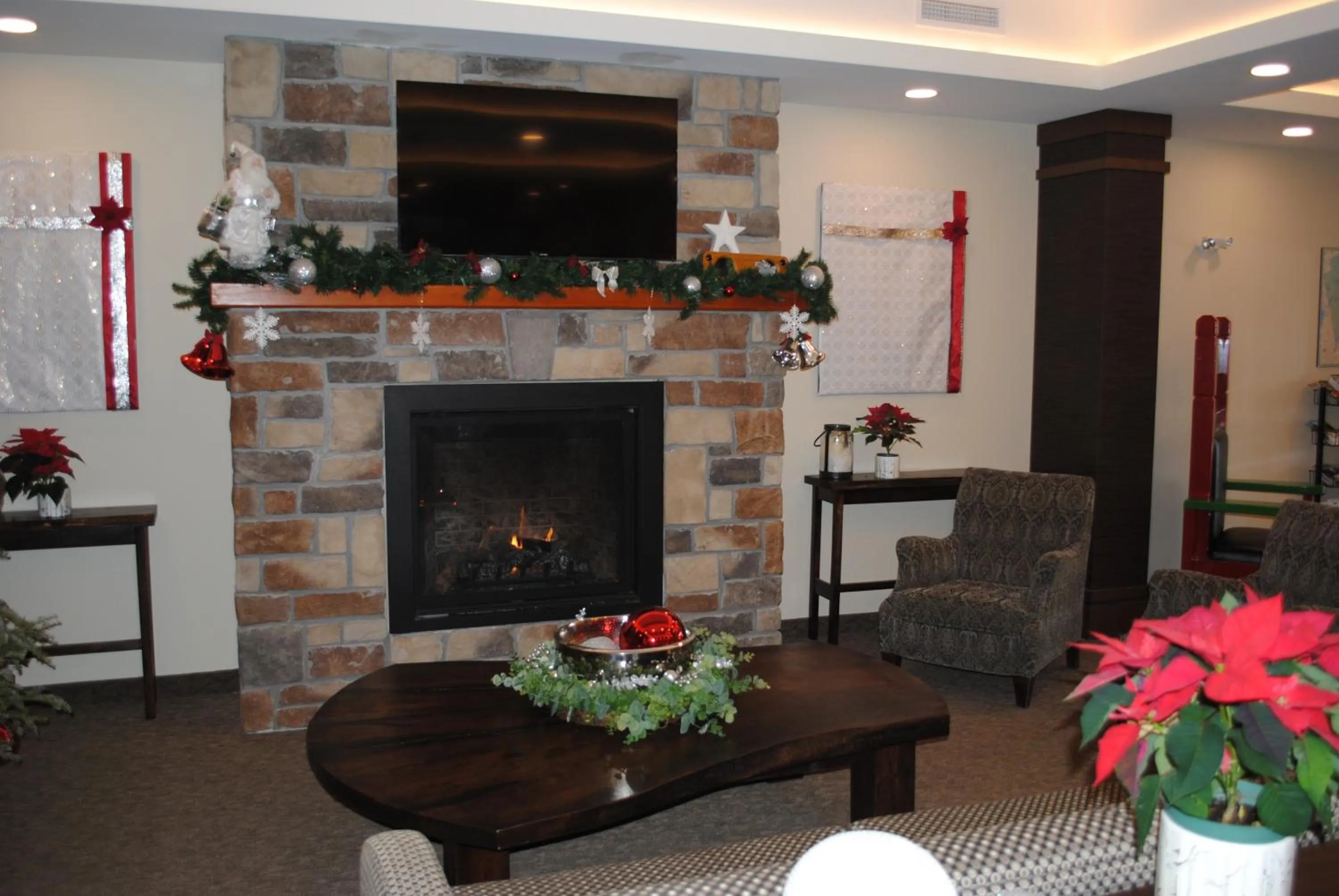 Lobby or reception in Days Inn & Suites by Wyndham Lindsay