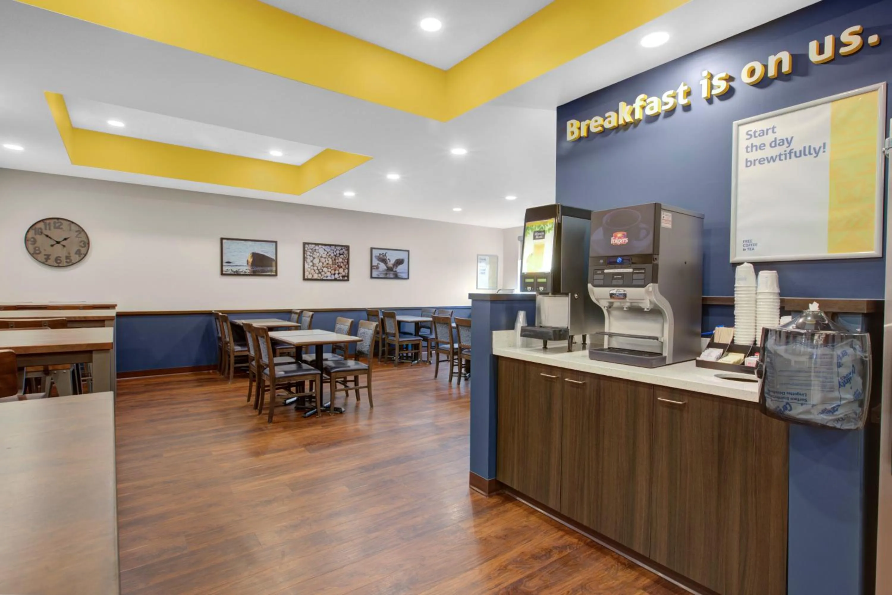 Breakfast in Days Inn & Suites by Wyndham Lindsay