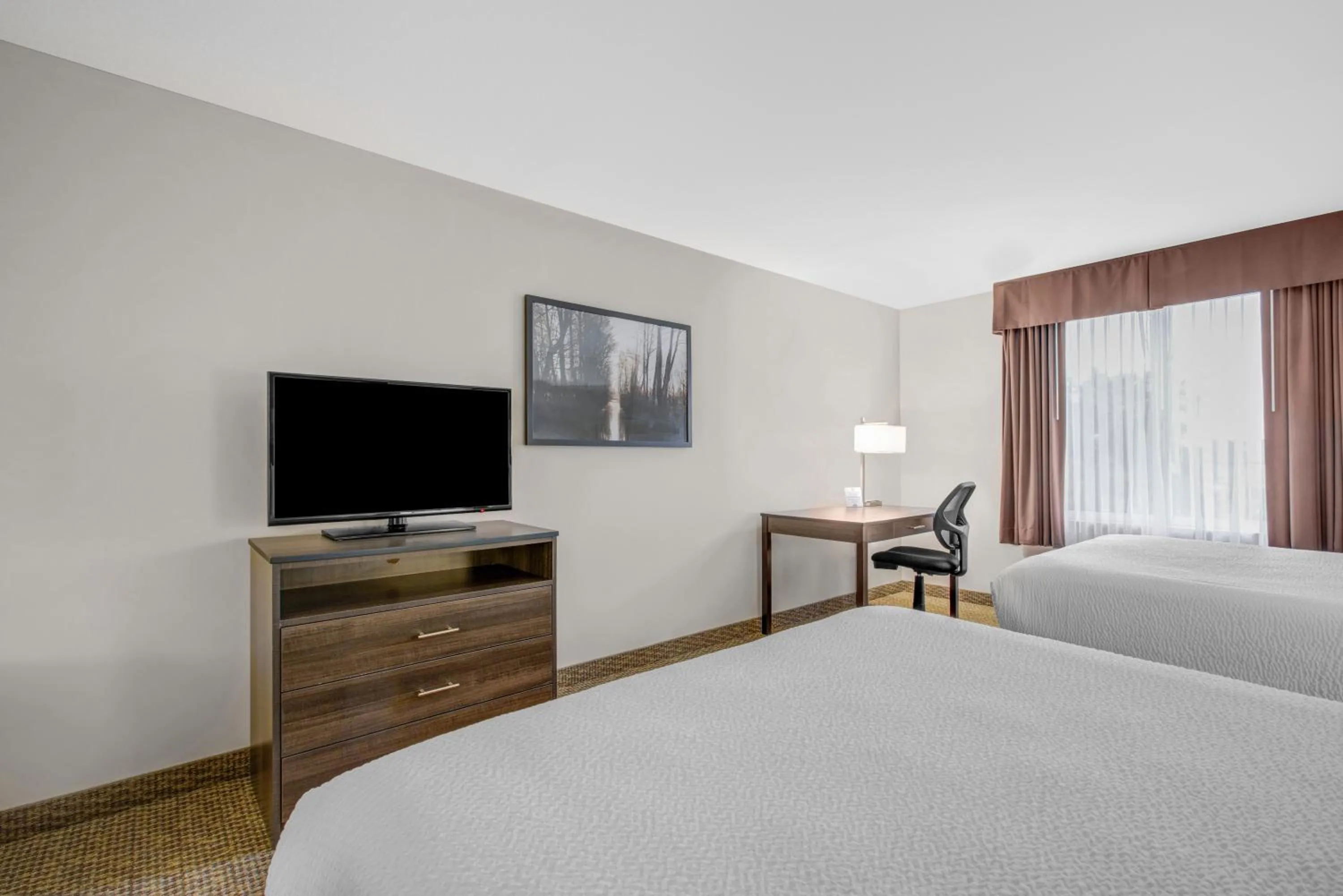 Bed in Days Inn & Suites by Wyndham Lindsay