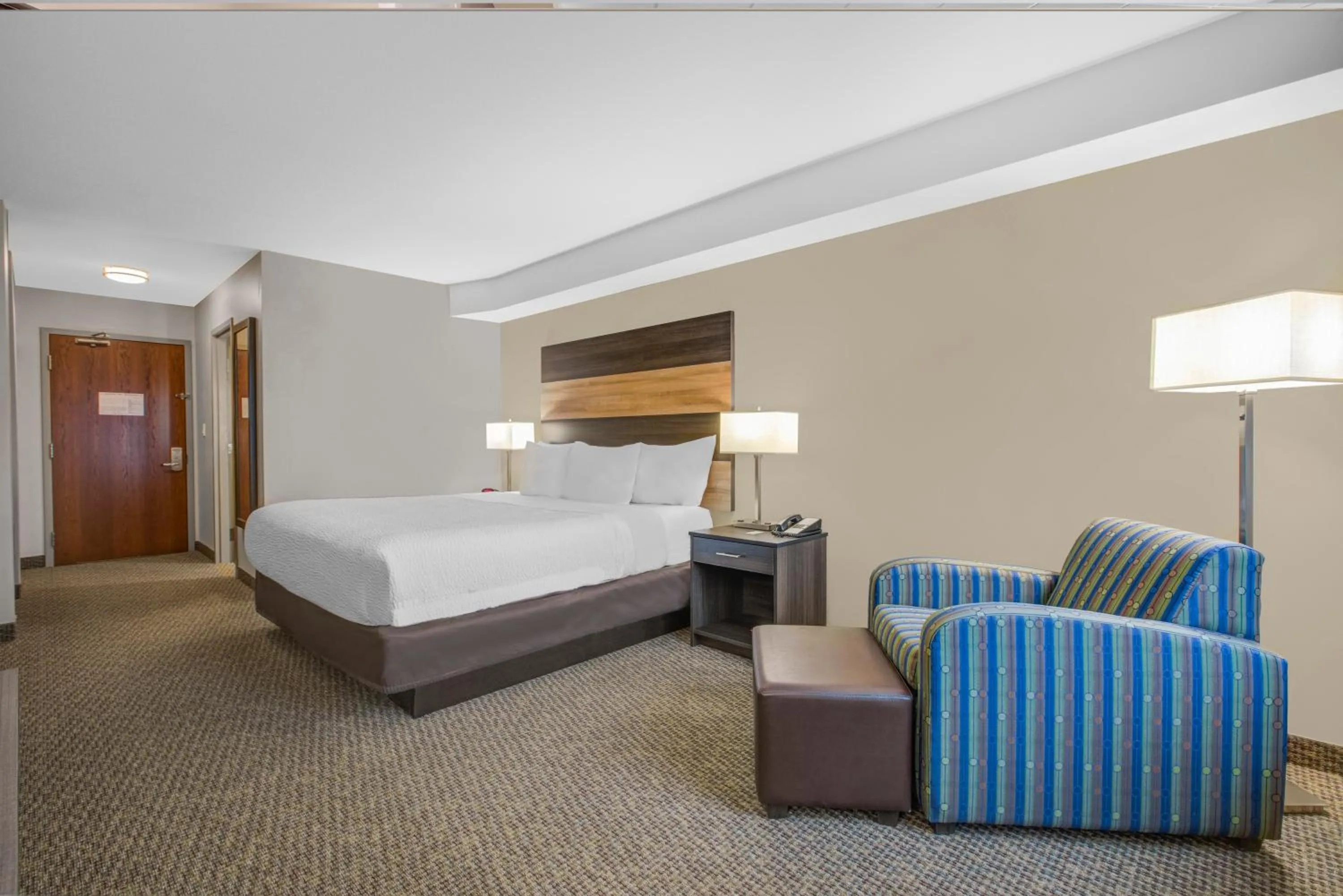 Bed in Days Inn & Suites by Wyndham Lindsay