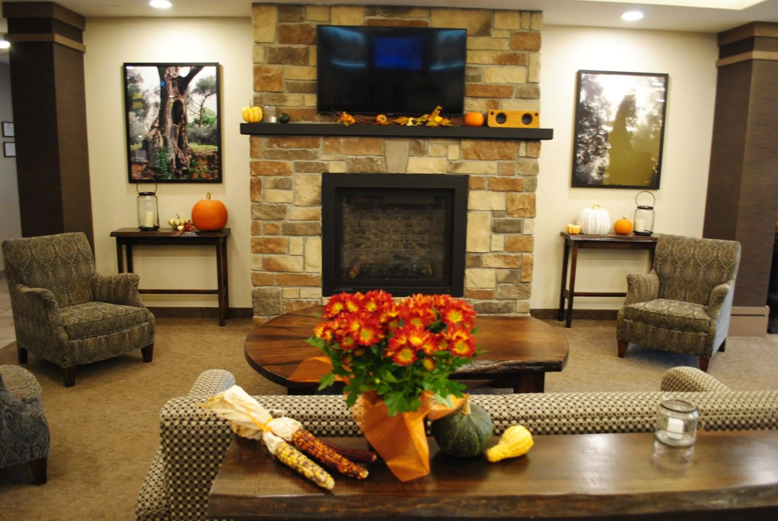 Autumn in Days Inn & Suites by Wyndham Lindsay