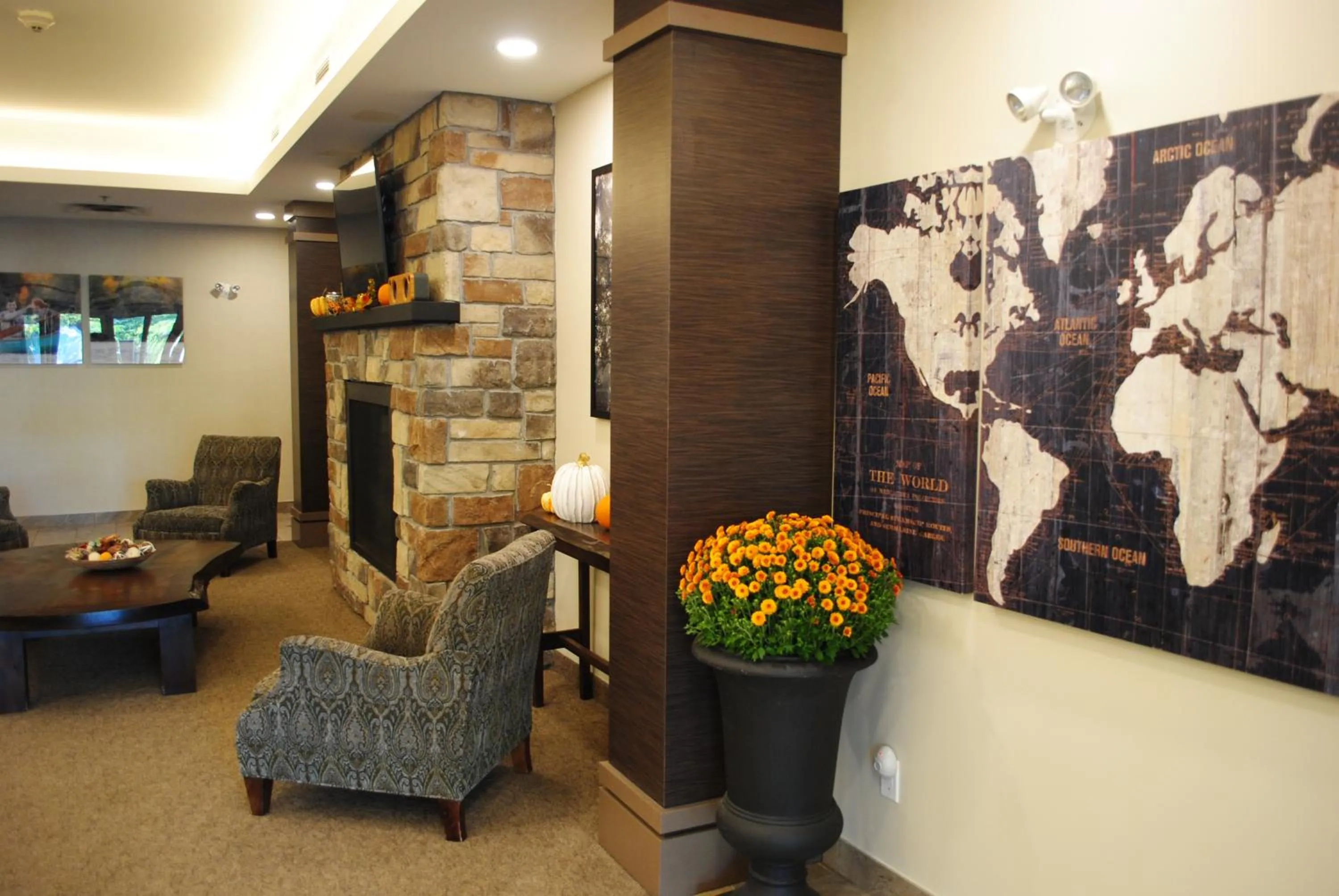 Autumn in Days Inn & Suites by Wyndham Lindsay