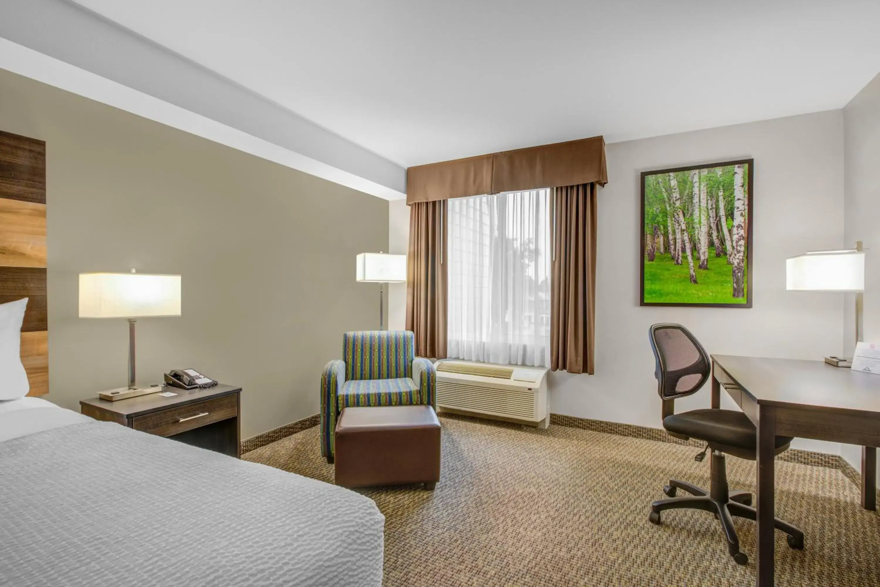 Bed in Days Inn & Suites by Wyndham Lindsay Bed in Days Inn & Suites by Wyndham Lindsay