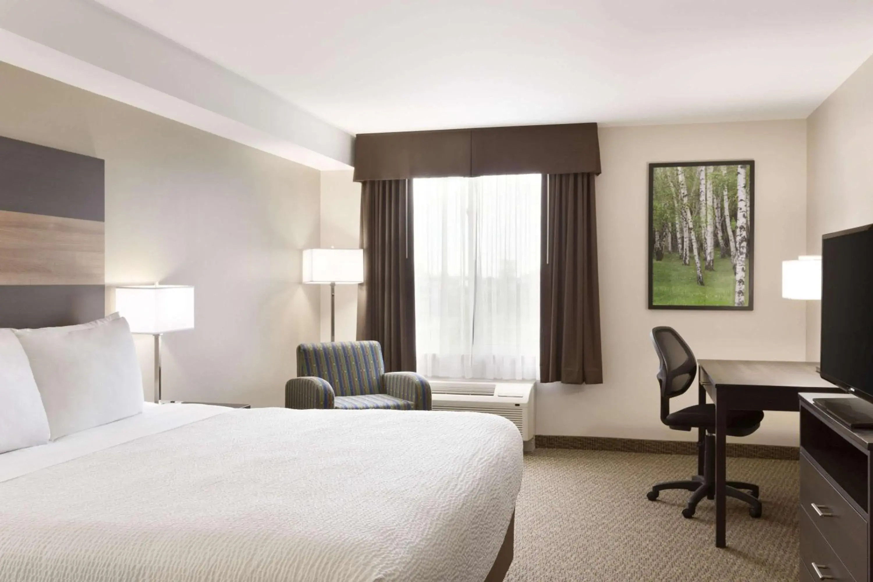 Photo of the whole room, Bed in Days Inn & Suites by Wyndham Lindsay Photo of the whole room, Bed in Days Inn & Suites by Wyndham Lindsay