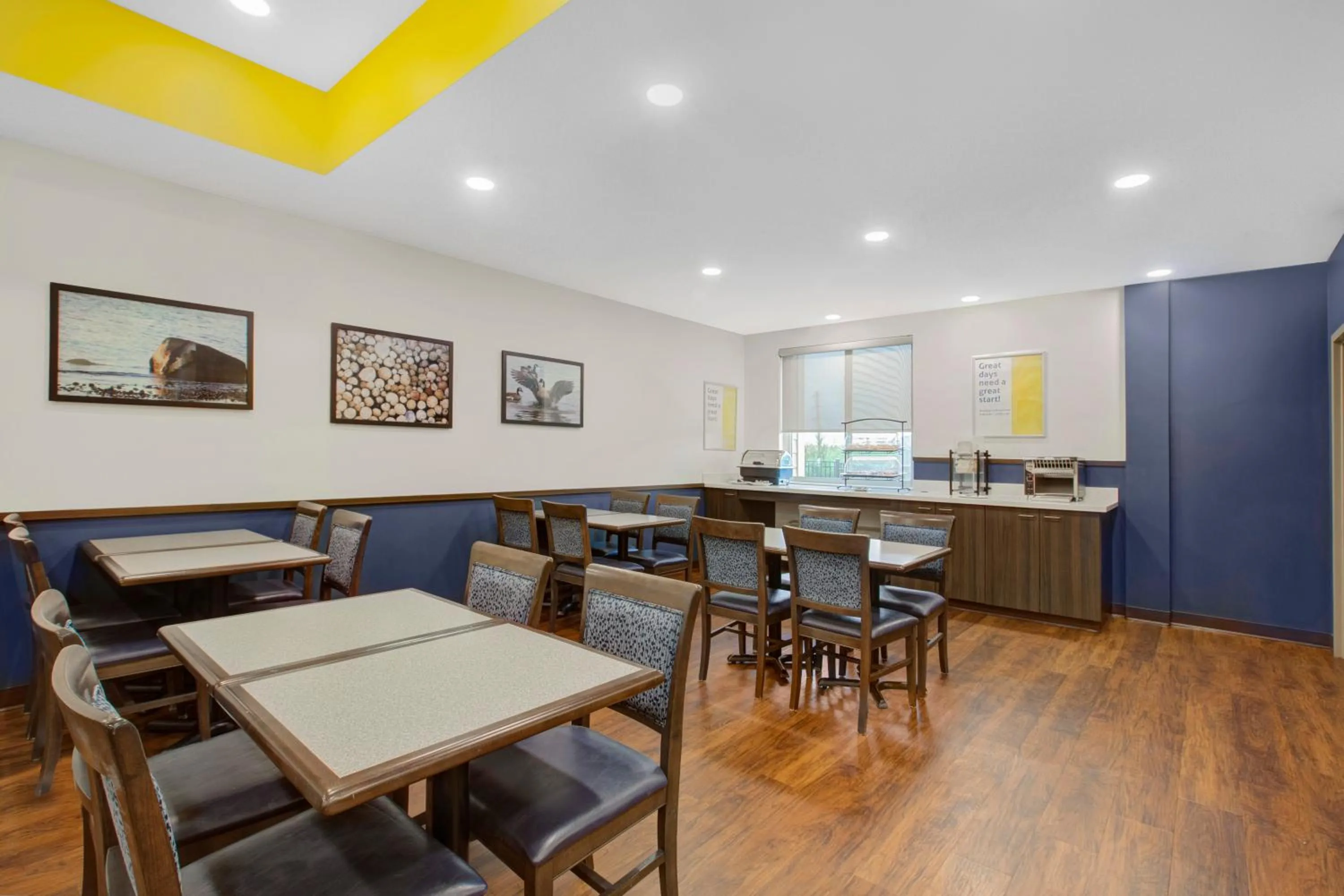 Breakfast in Days Inn & Suites by Wyndham Lindsay