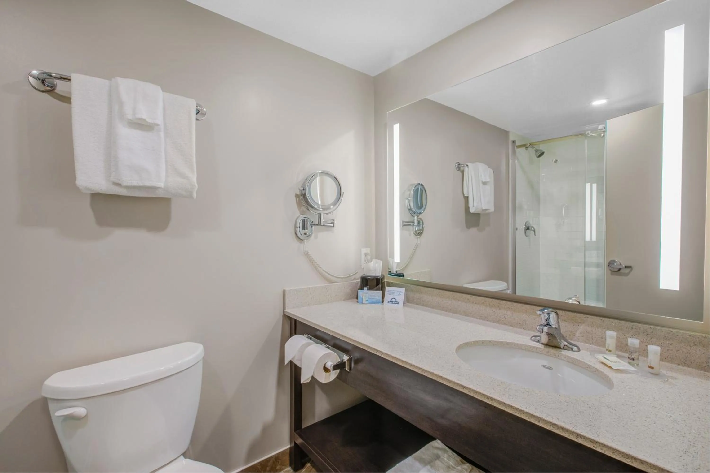 Days Inn & Suites by Wyndham Lindsay