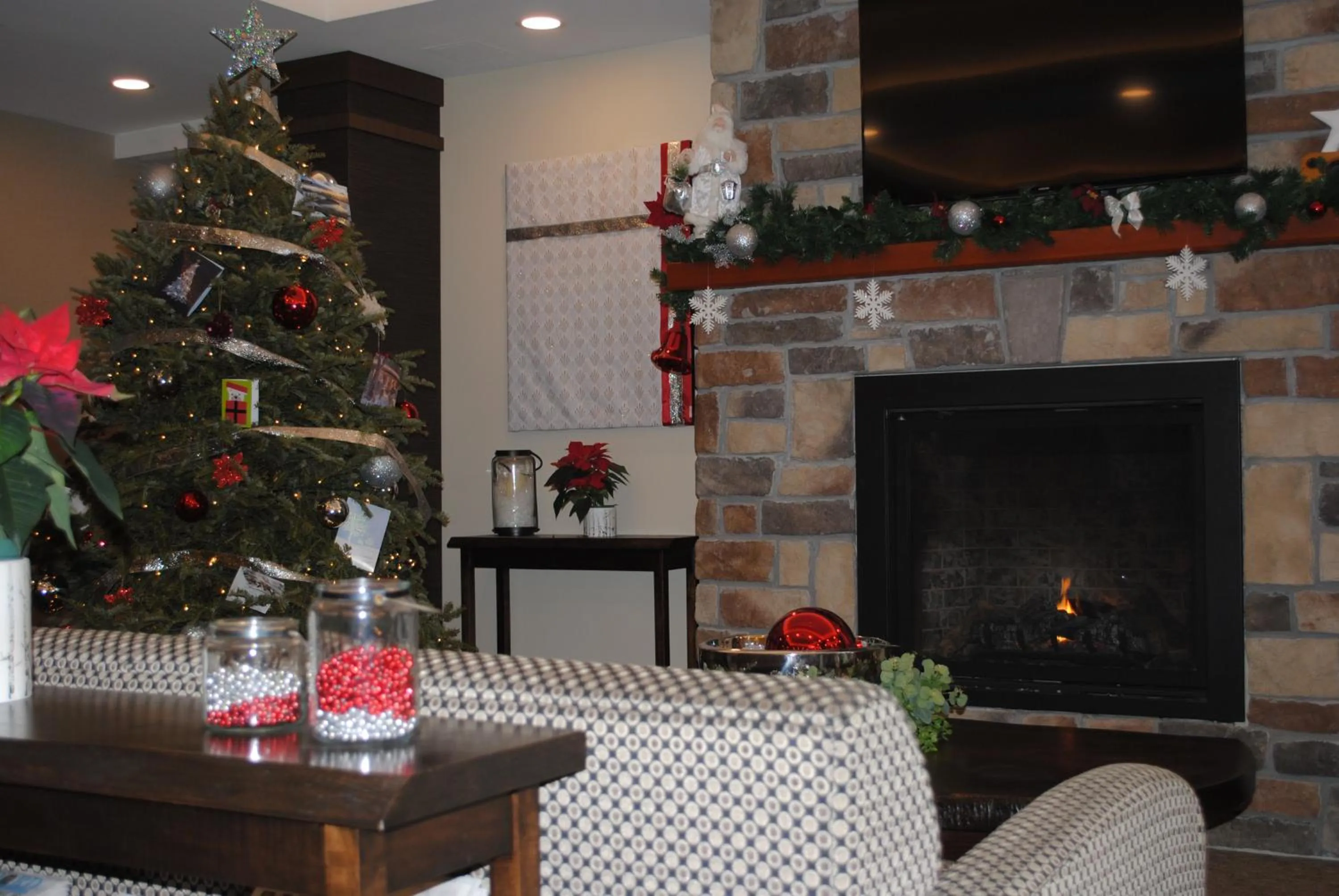 Lobby or reception in Days Inn & Suites by Wyndham Lindsay