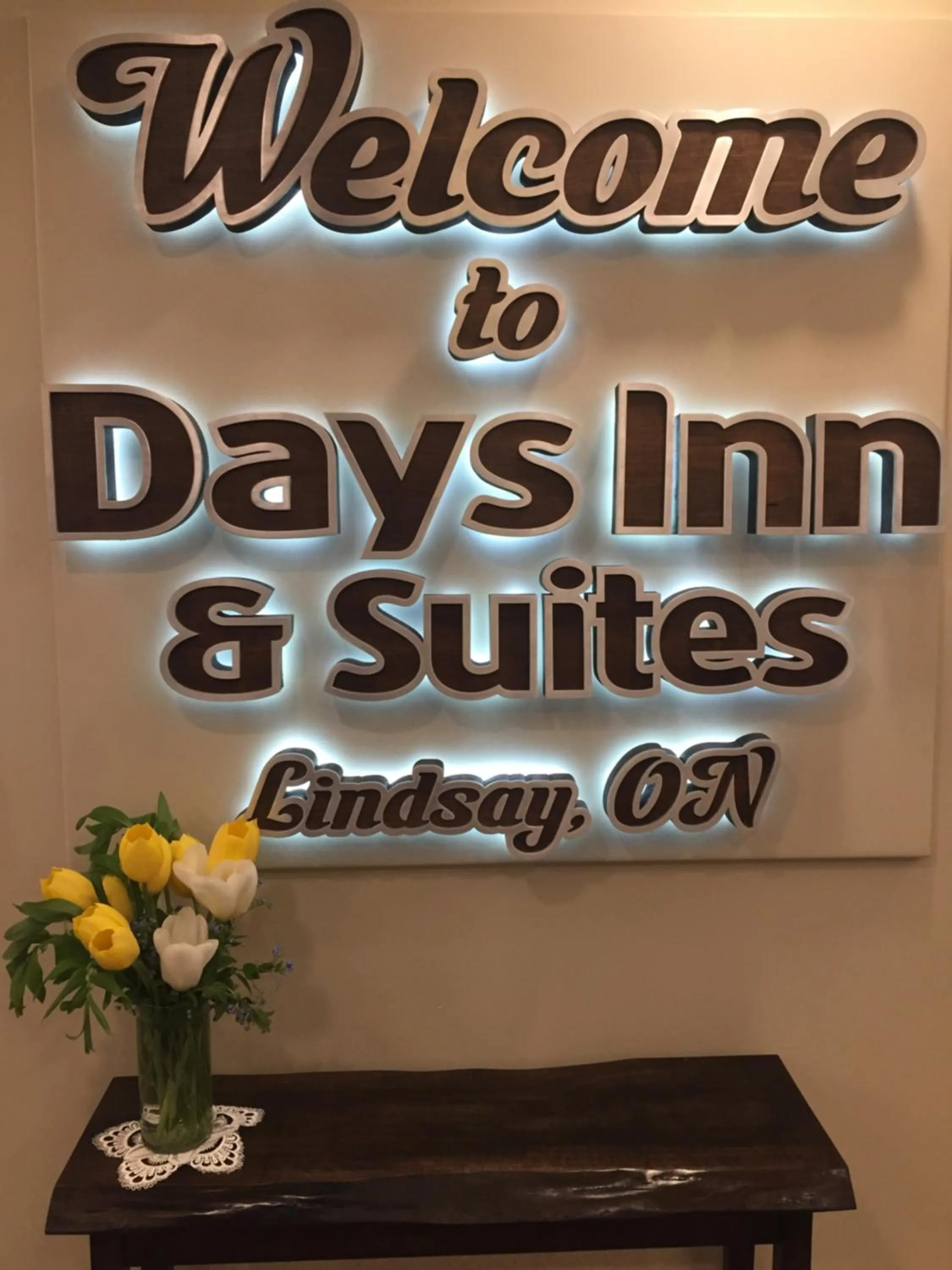 Spring in Days Inn & Suites by Wyndham Lindsay