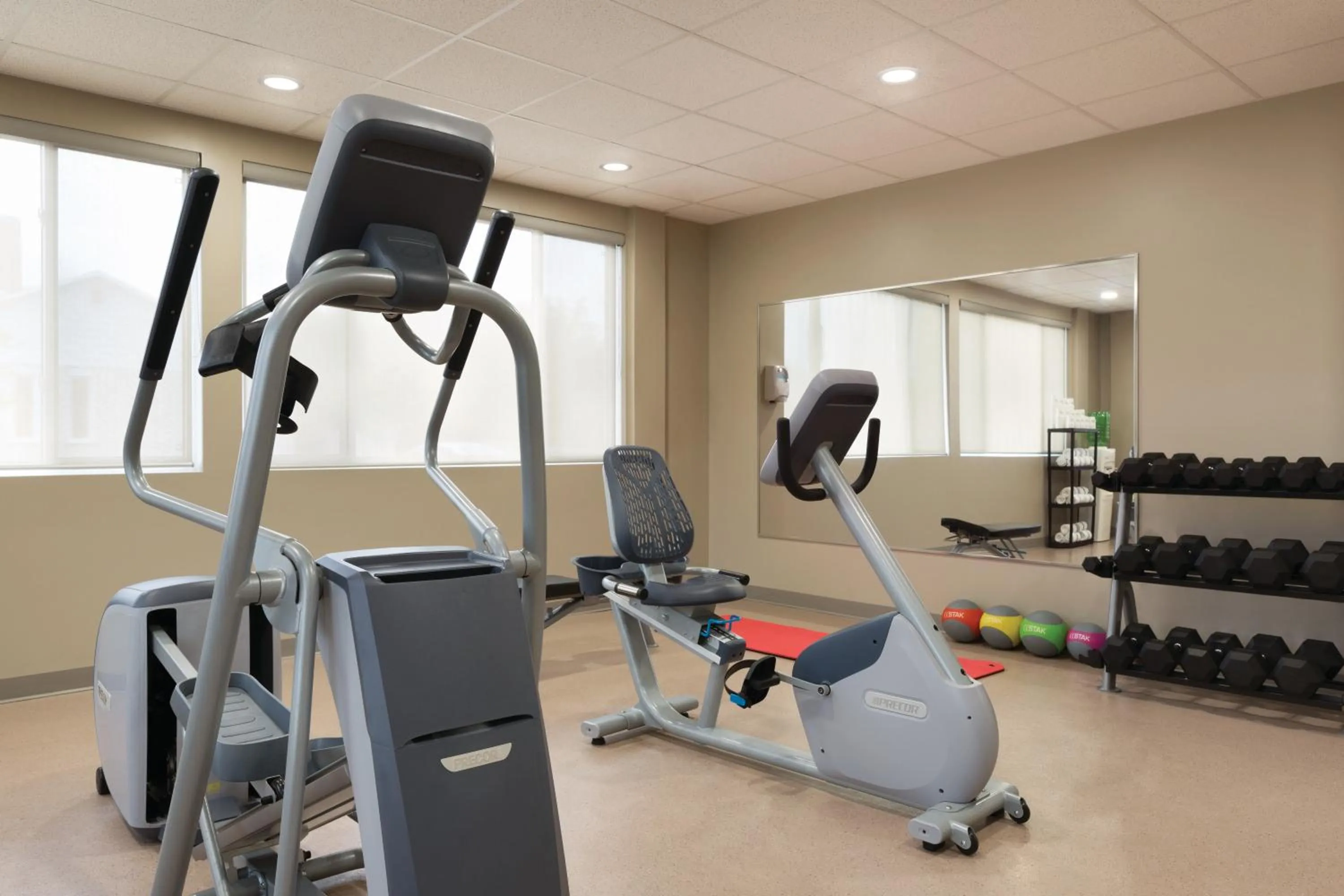 Fitness centre/facilities in Days Inn & Suites by Wyndham Lindsay