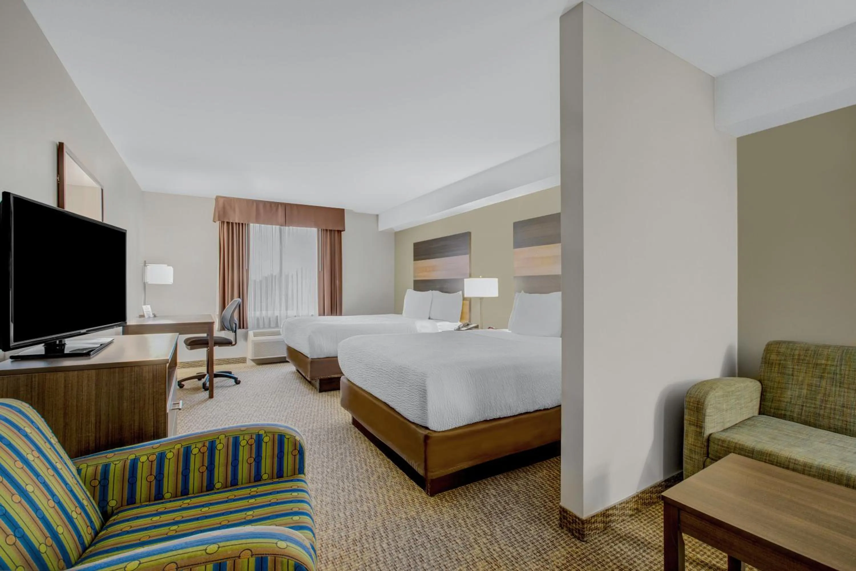 Bed in Days Inn & Suites by Wyndham Lindsay