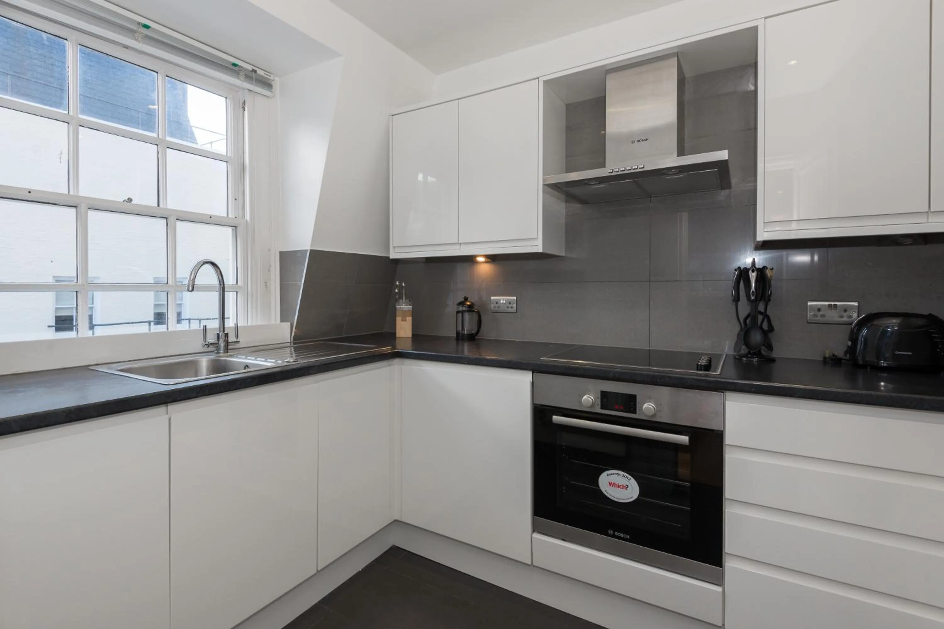 Kitchen or kitchenette, Kitchen/Kitchenette in Mayfair private Apartments
