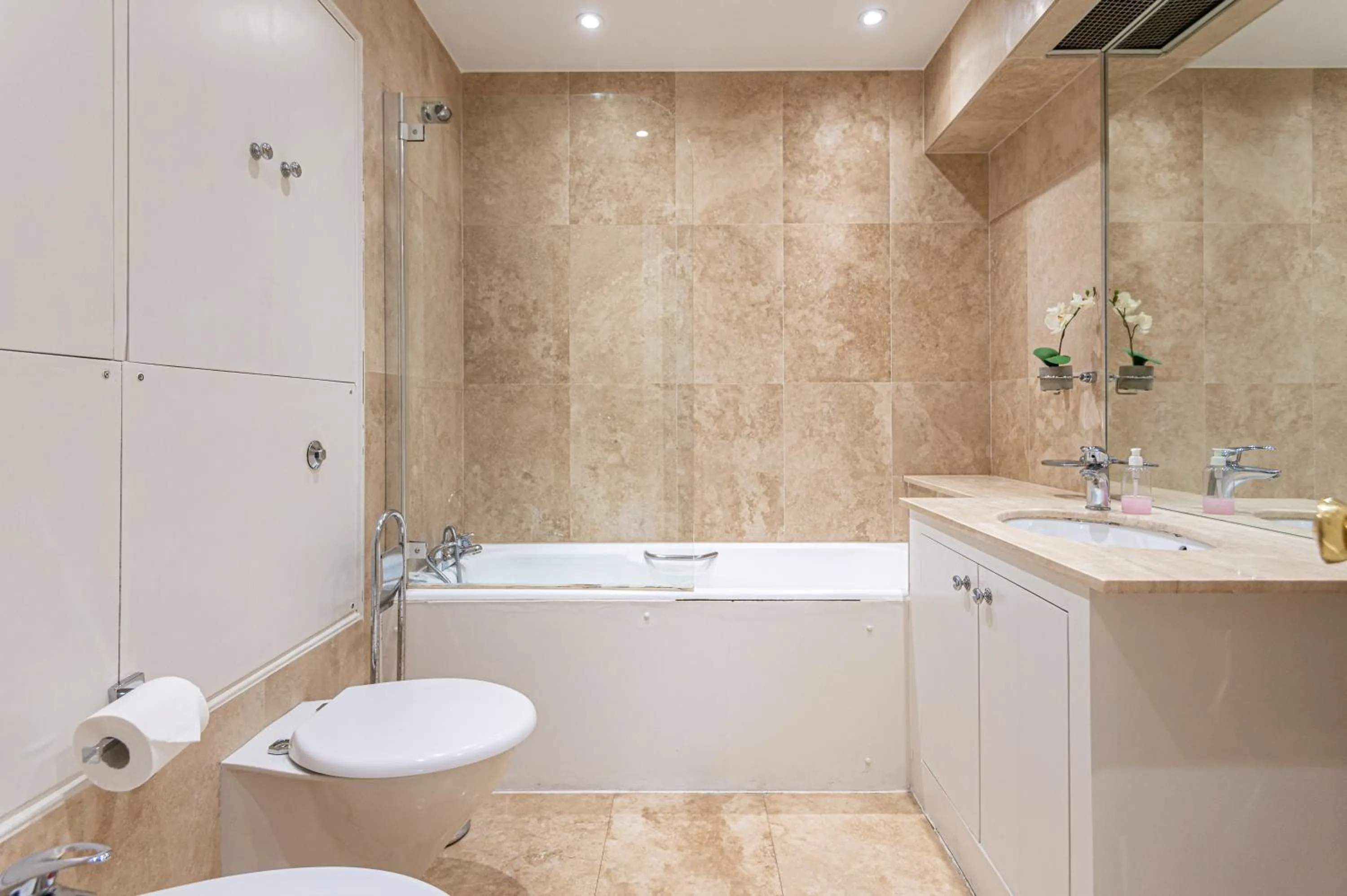 Bathroom in Mayfair private Apartments