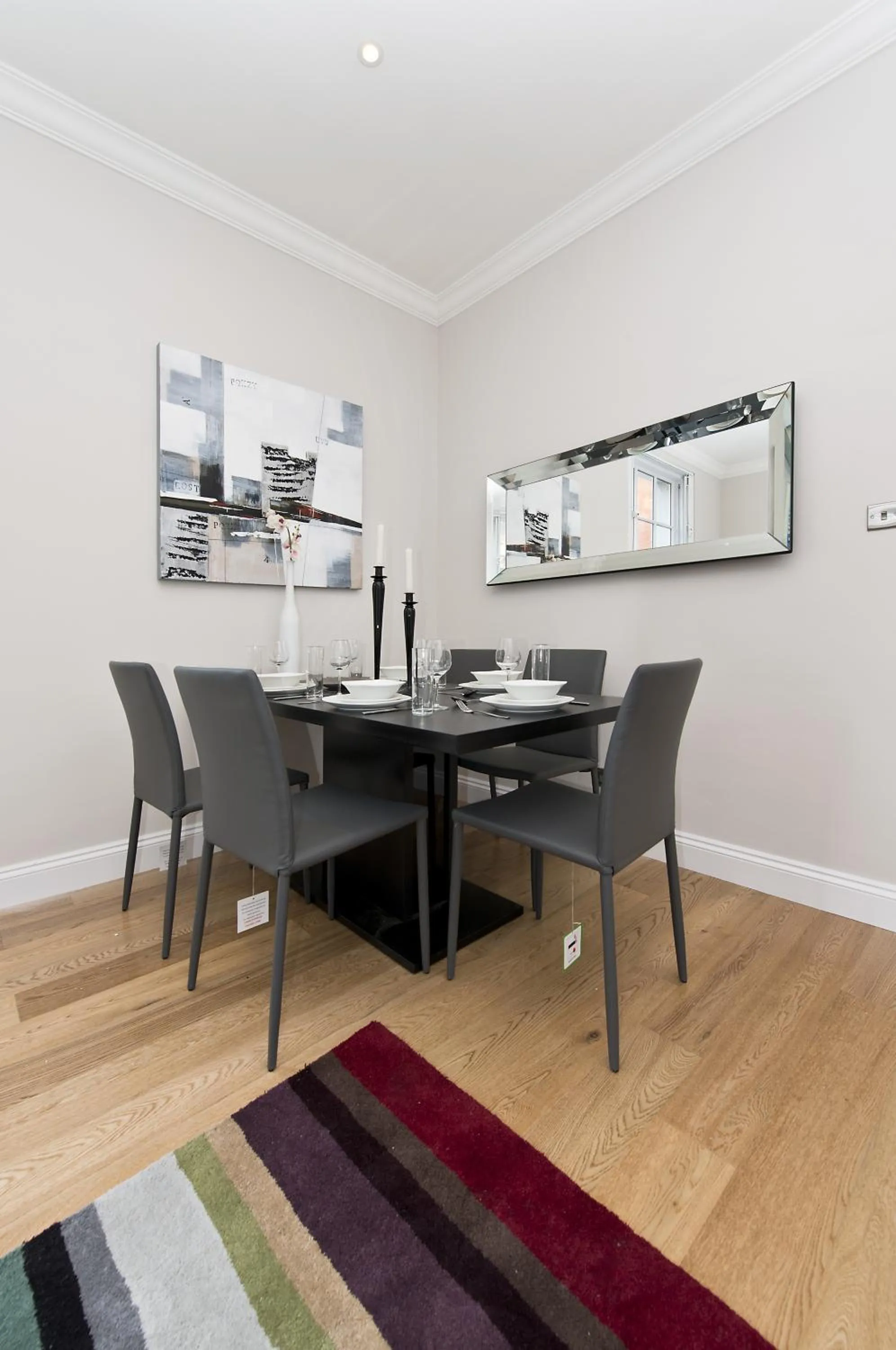 Dining area, TV/Entertainment Center in Mayfair private Apartments