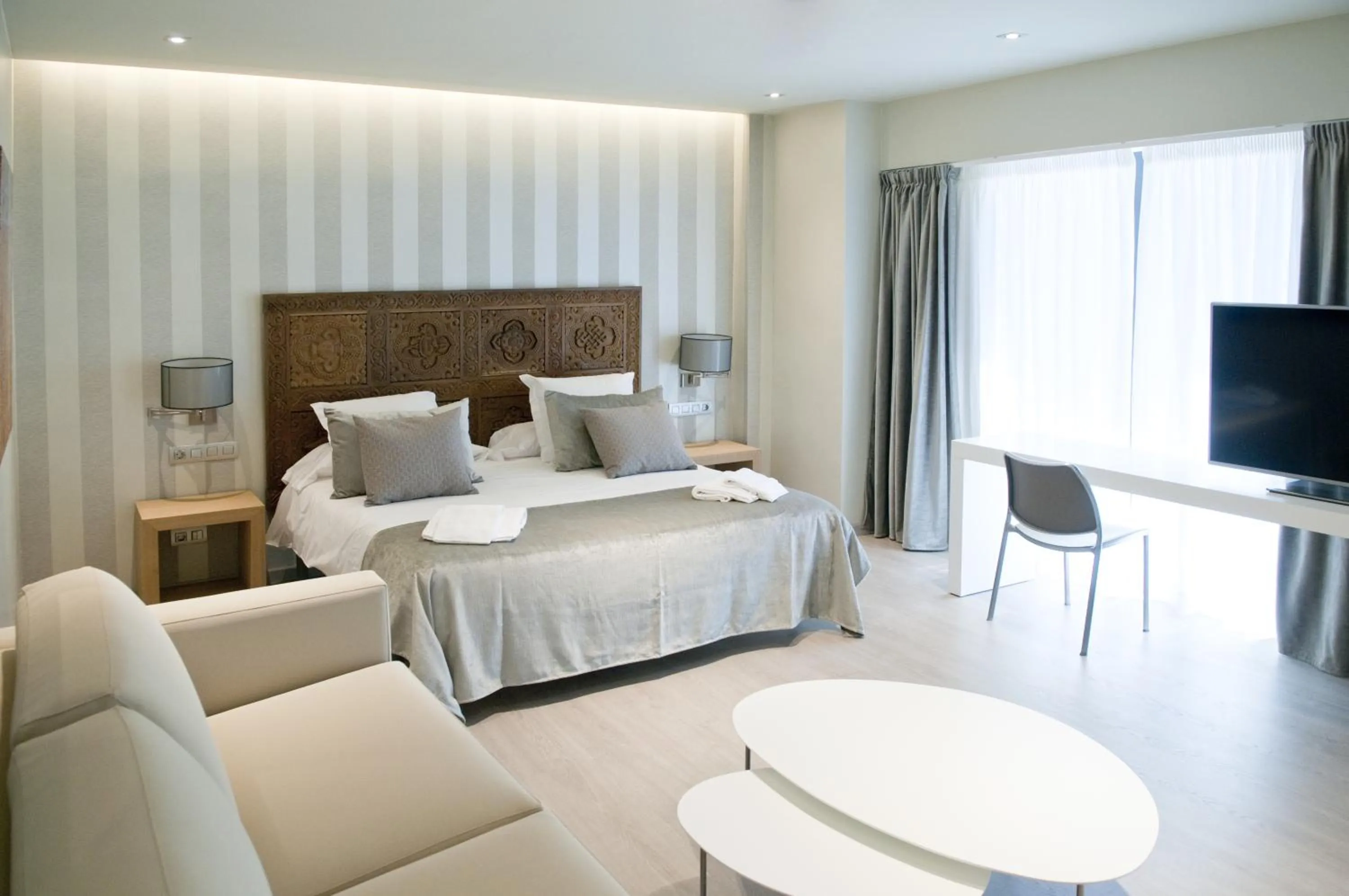 Photo of the whole room, Bed in Serennia Exclusive Rooms