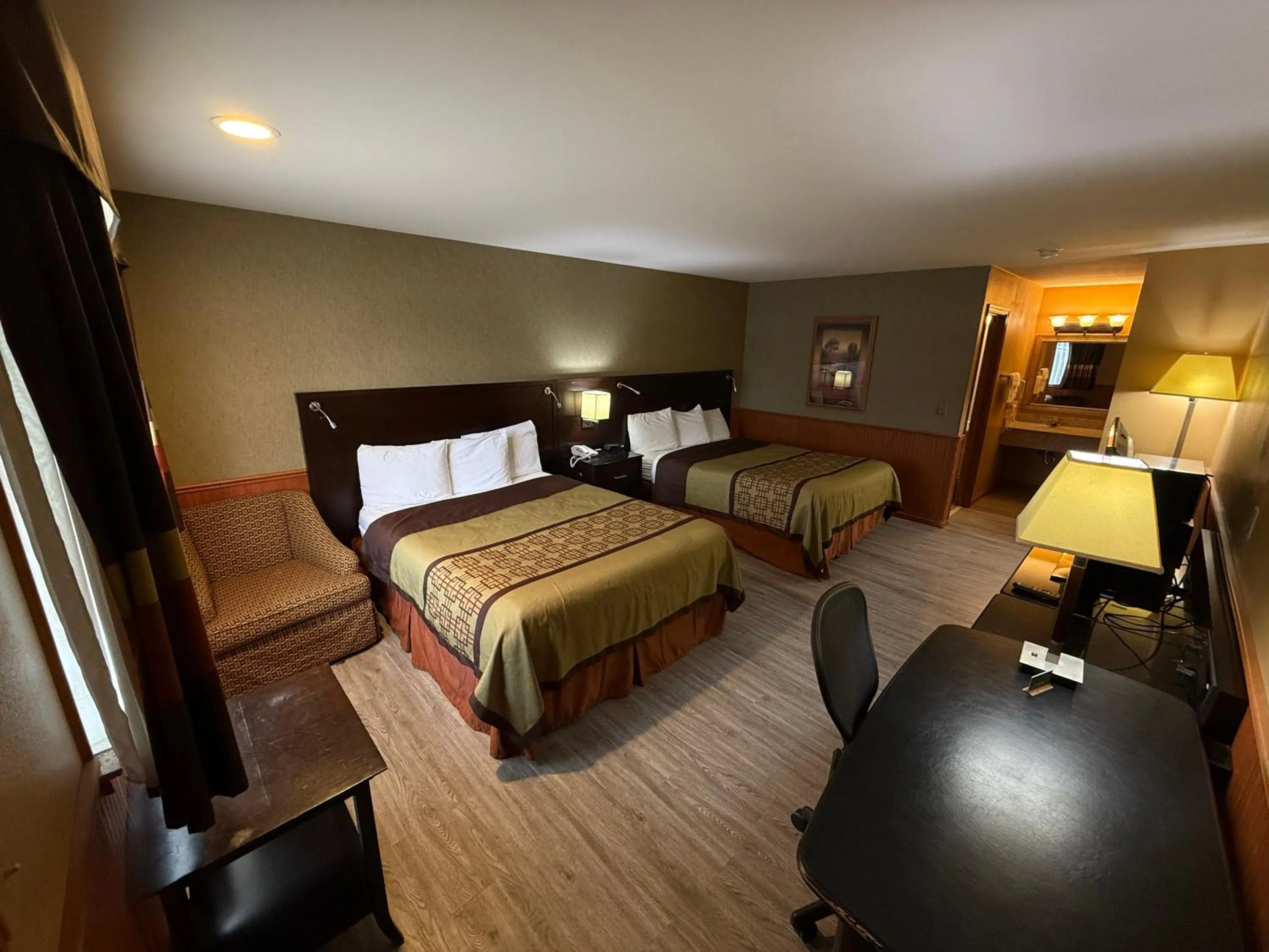 Bedroom, Bed in Stewart Lodge