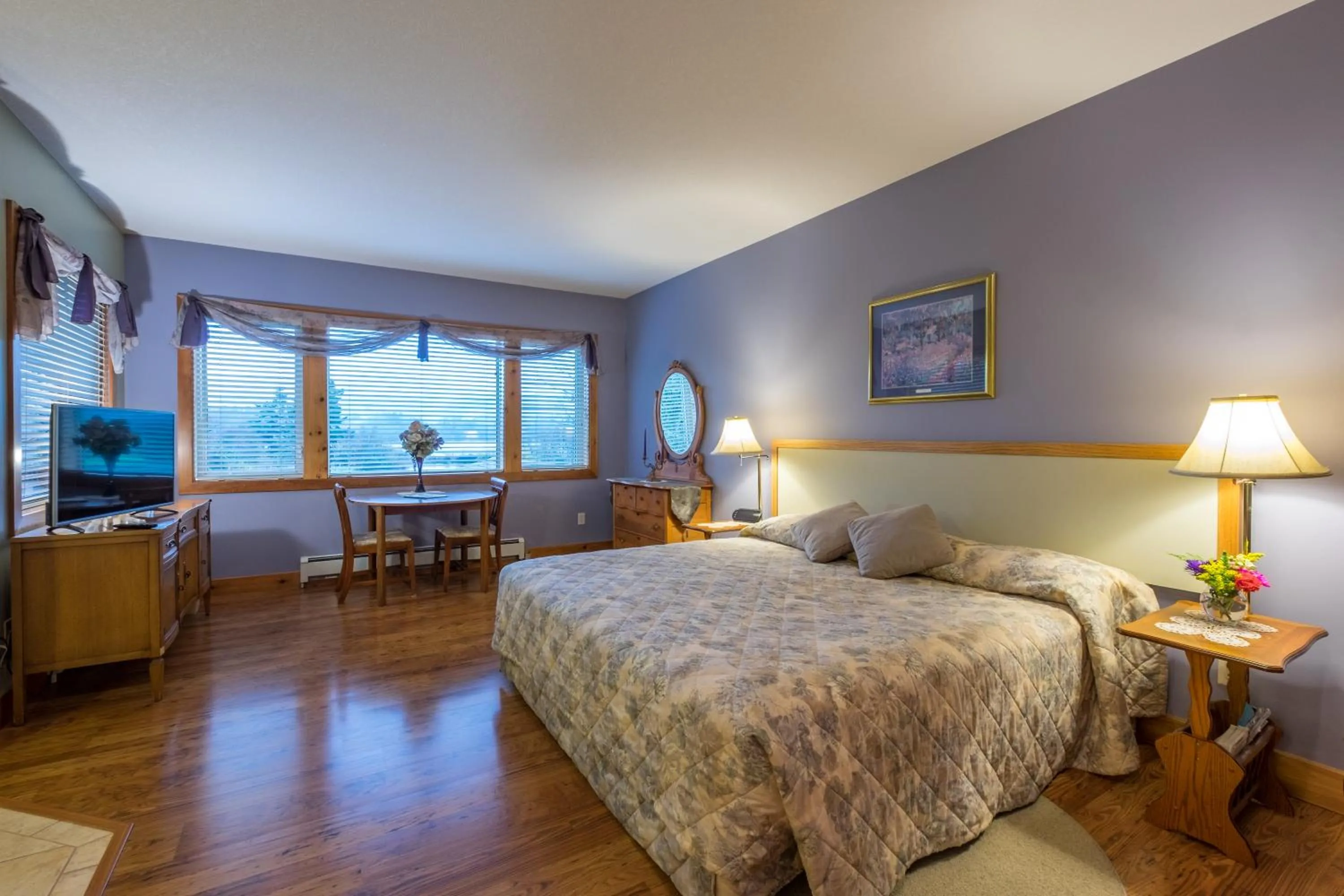 Bed in Kiwi Cove Lodge