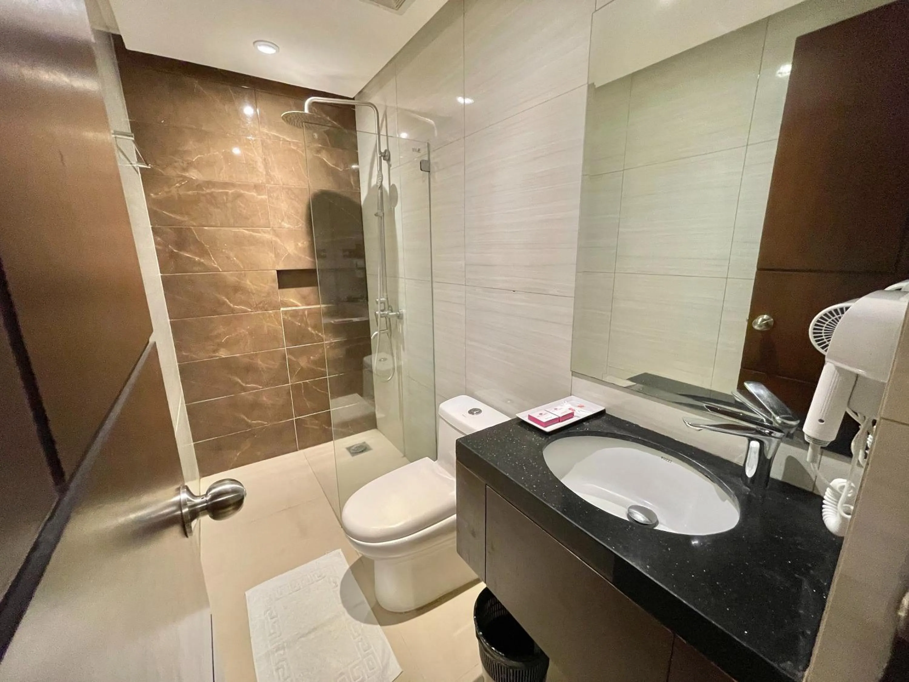 Bathroom in The VIP Hotel Cagayan De Oro