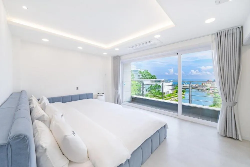 Bed in Gangneung The Gangmun Poolvilla and Spa Oceanview