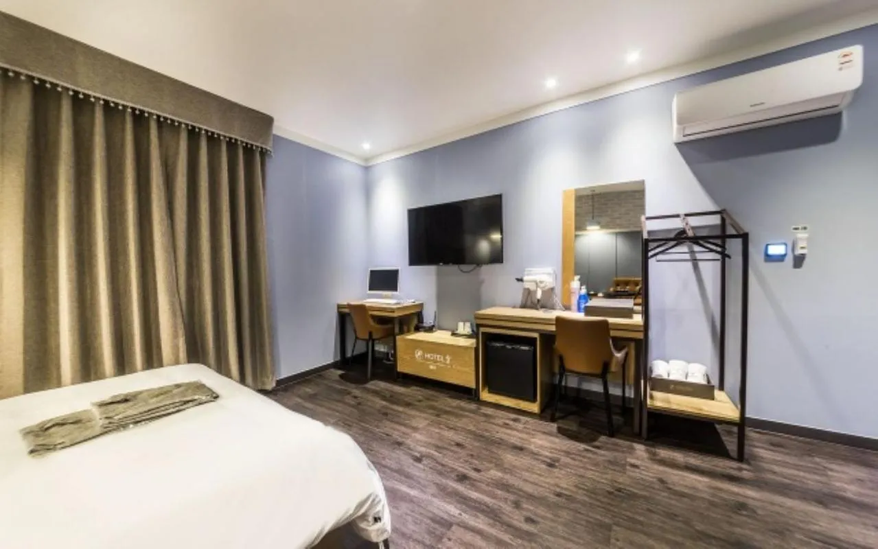 Photo of the whole room, Bed in Gangdong Moon Boutique Hotel