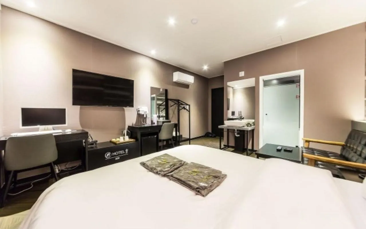 Photo of the whole room, Bed in Gangdong Moon Boutique Hotel