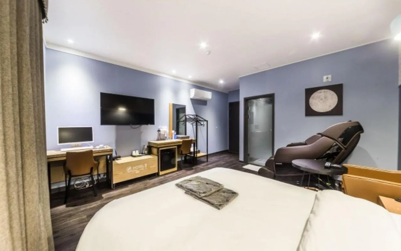 Photo of the whole room, Bed in Gangdong Moon Boutique Hotel