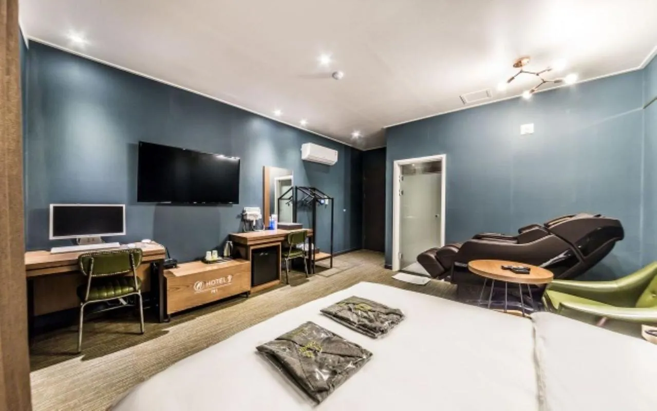 Photo of the whole room, Bed in Gangdong Moon Boutique Hotel