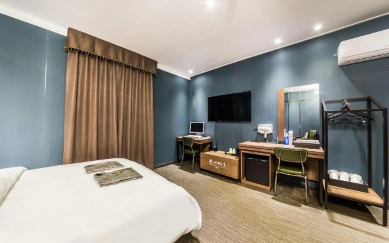 Photo of the whole room, Bed in Gangdong Moon Boutique Hotel