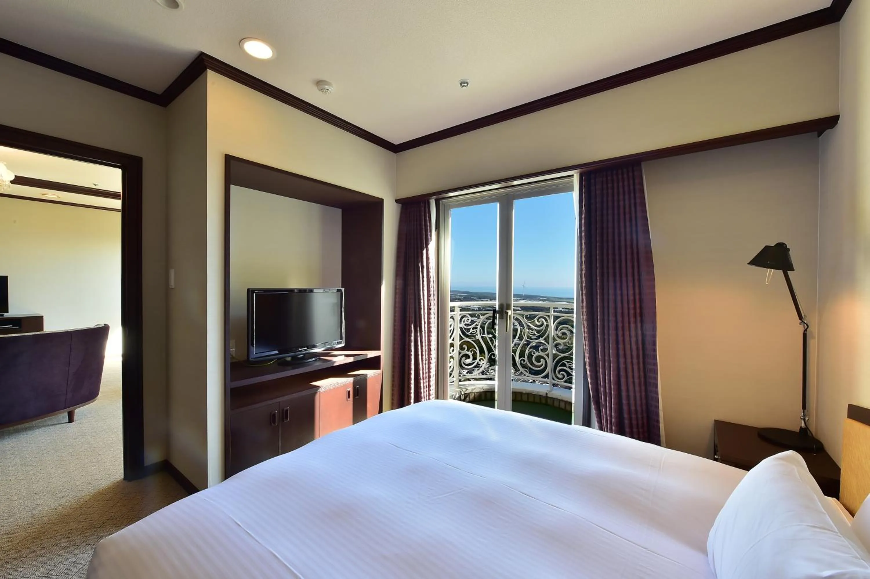 Photo of the whole room, Bed in Shizuoka Country Hamaoka Course & Hotel