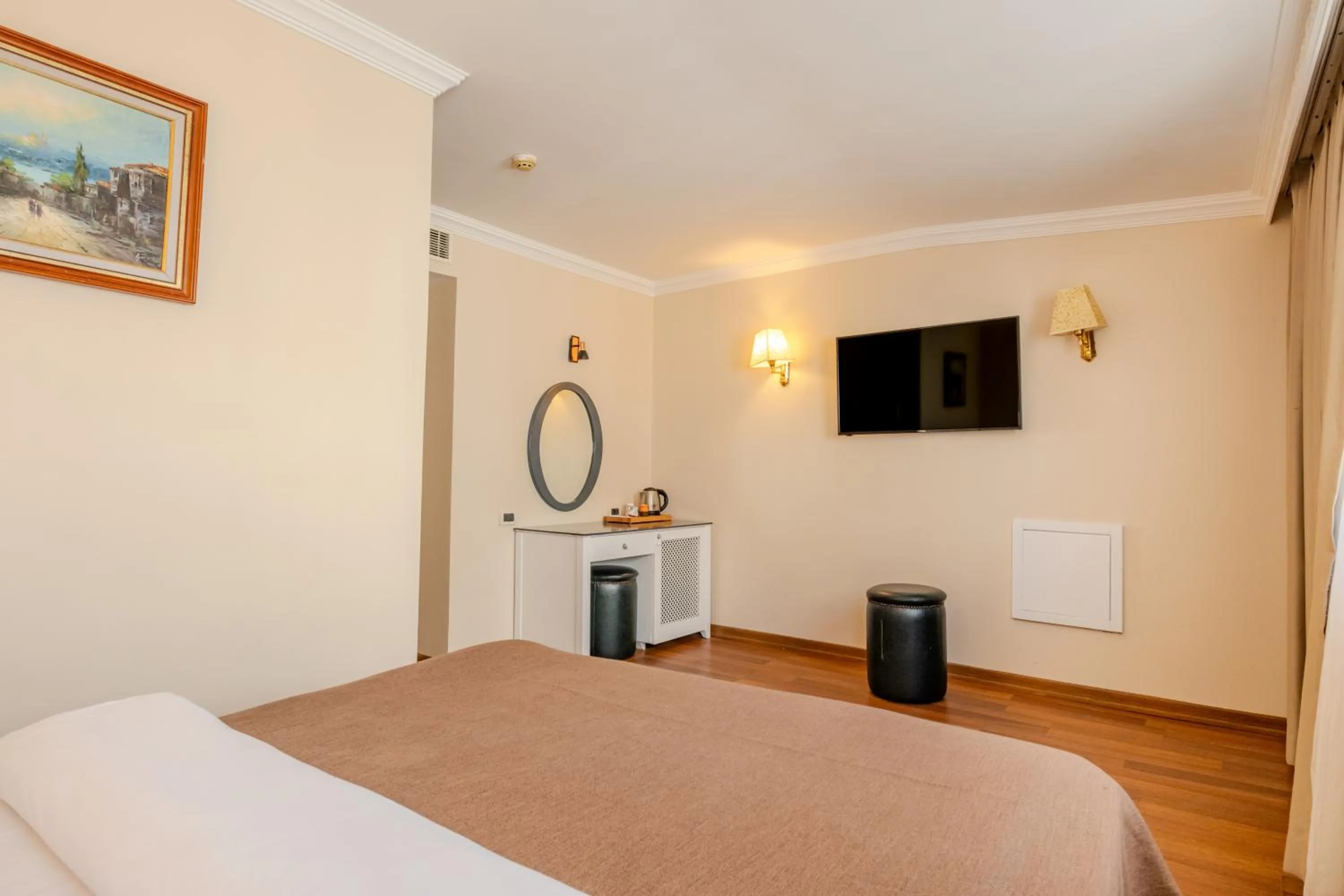 Photo of the whole room, Bed in Peak Star Hotel