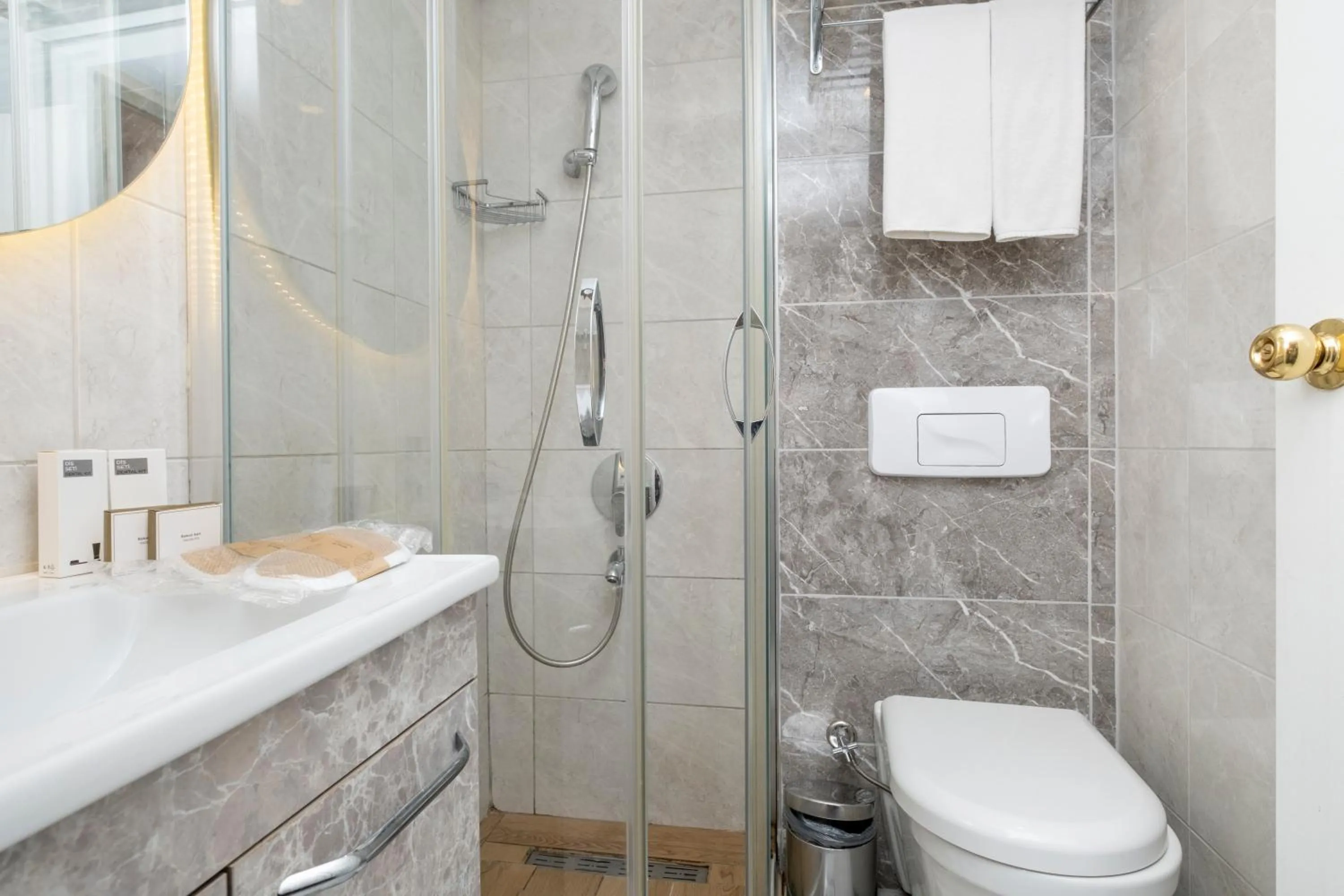 Shower in Peak Star Hotel