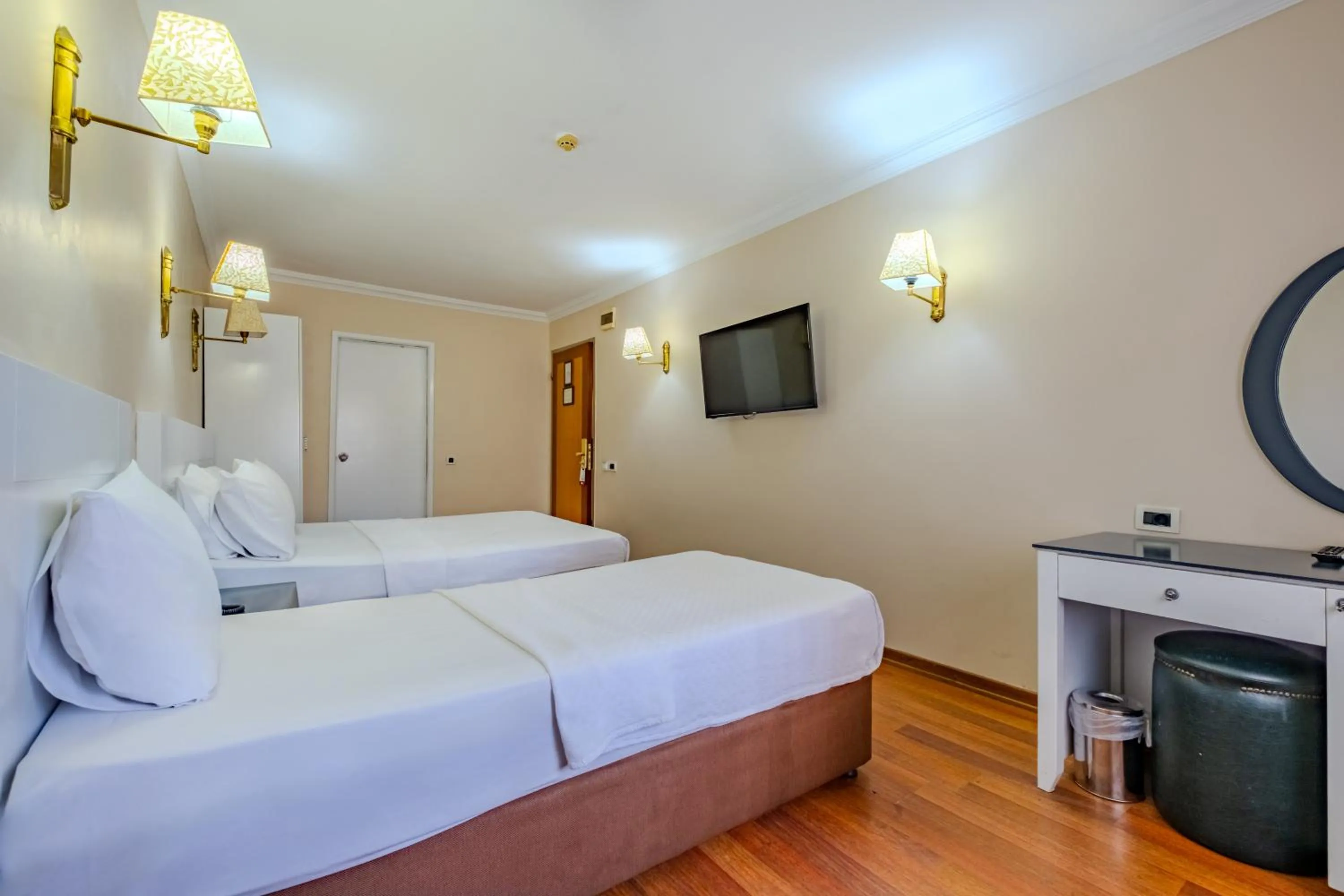 Photo of the whole room, Bed in Peak Star Hotel