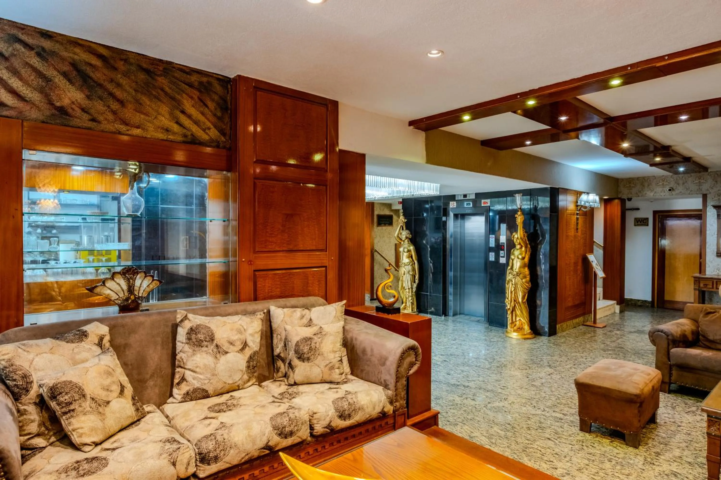 Lobby or reception in Peak Star Hotel