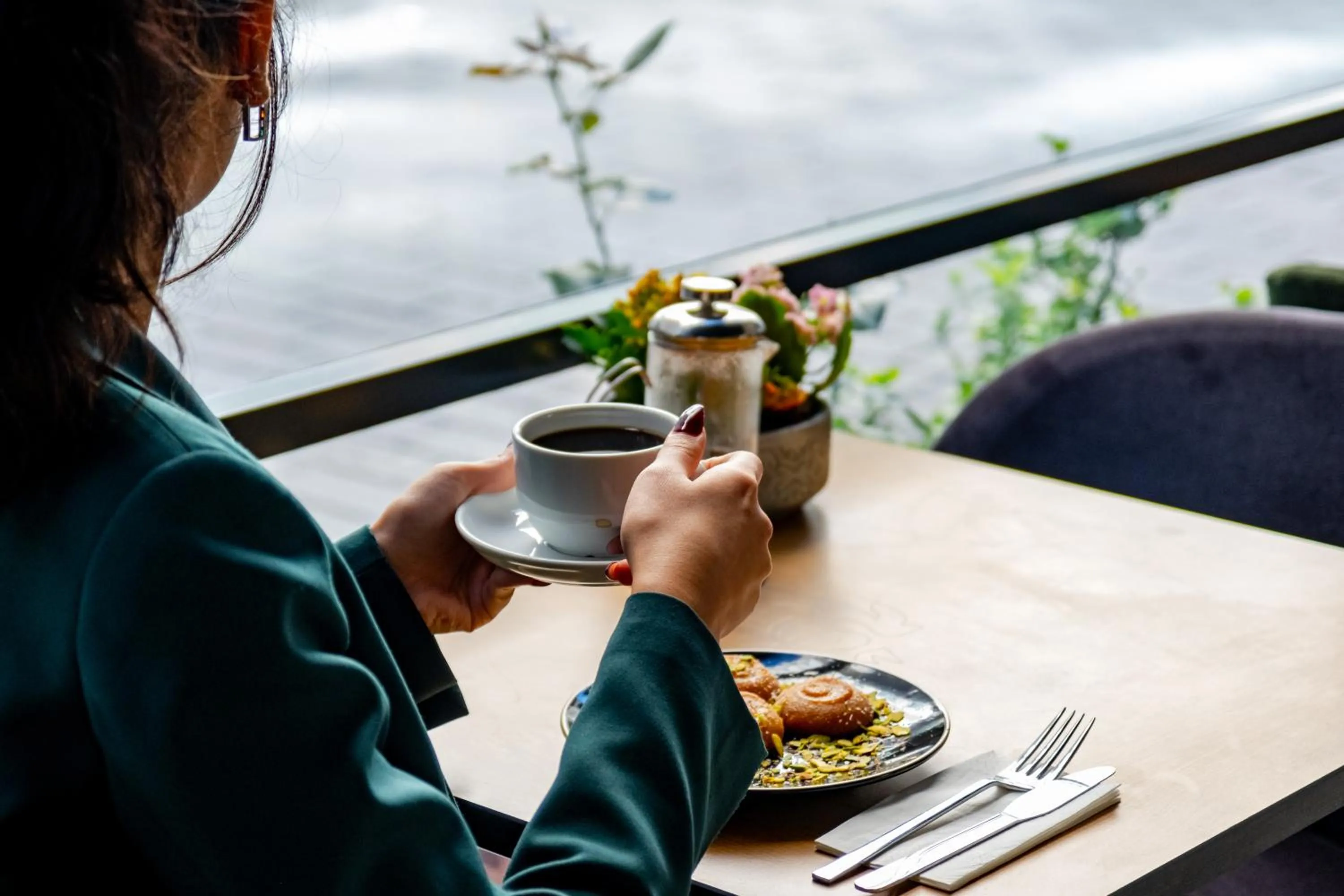 Restaurant/places to eat in Peak Star Hotel