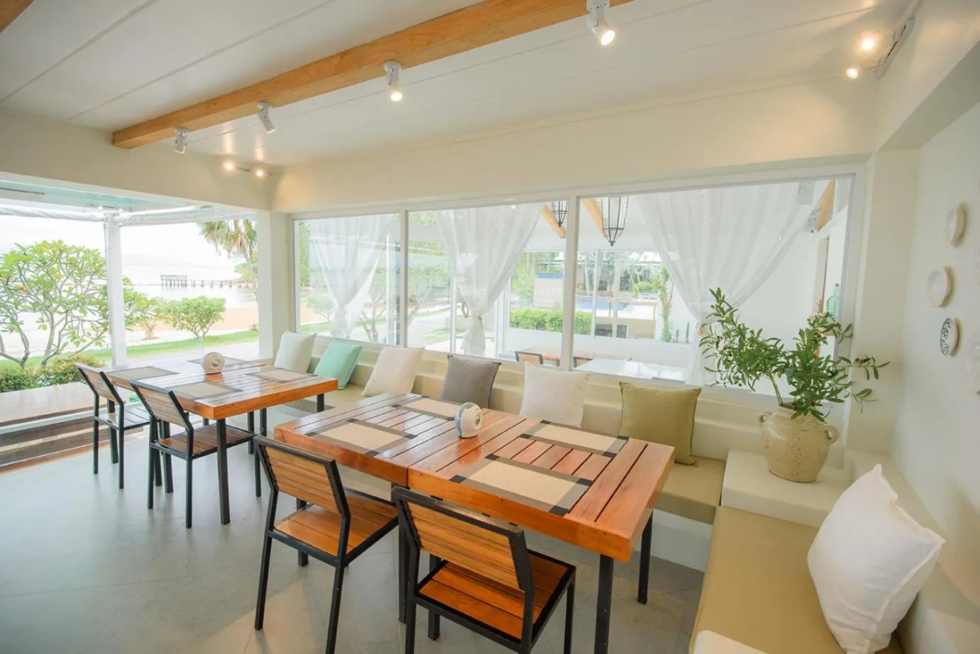 Restaurant/places to eat in Seashell Village Resort