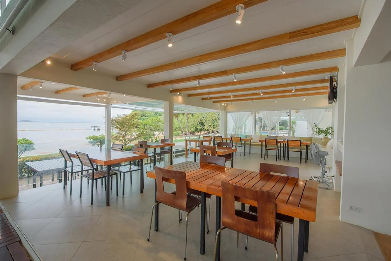 Restaurant/places to eat in Seashell Village Resort