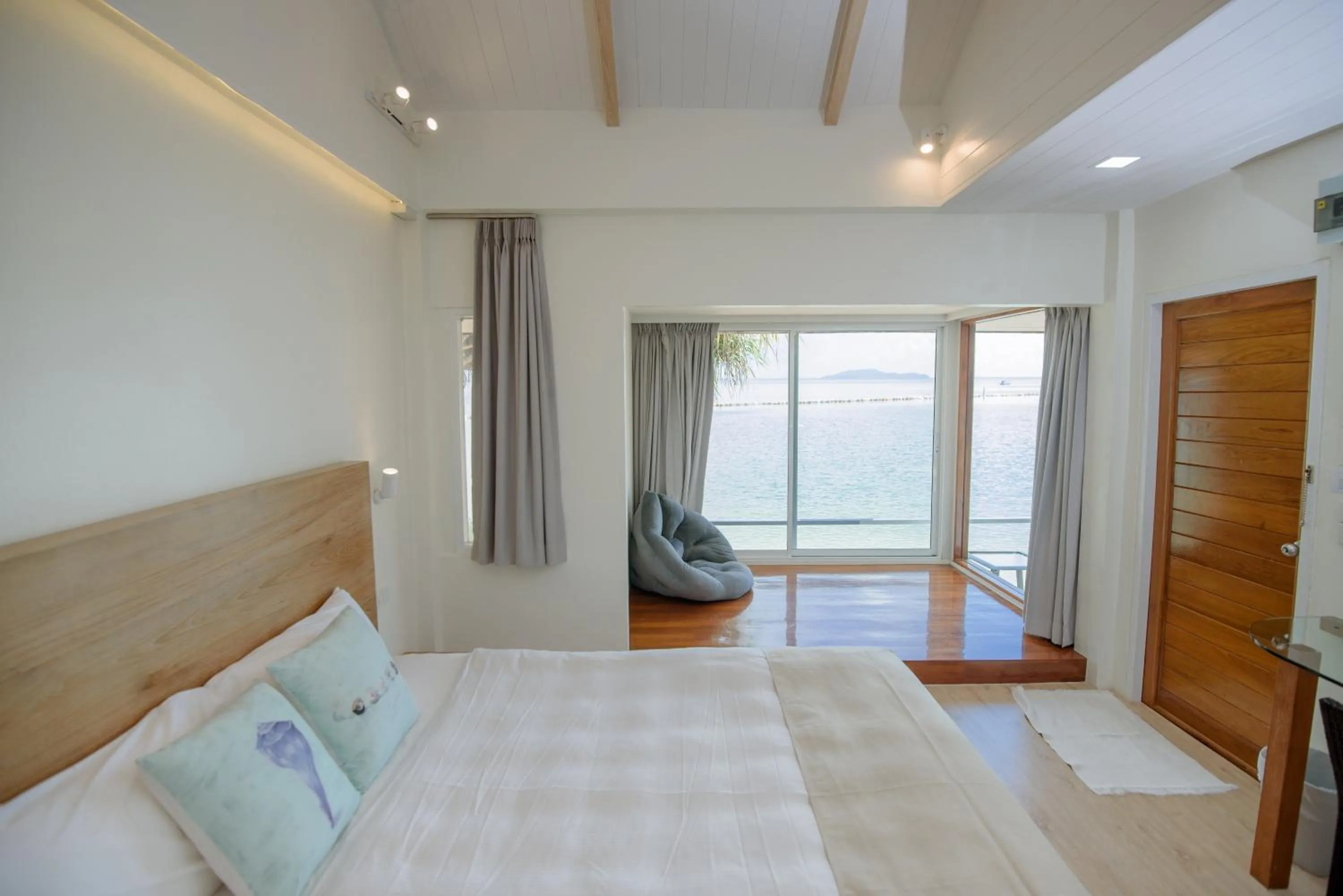 Bed in Seashell Village Resort