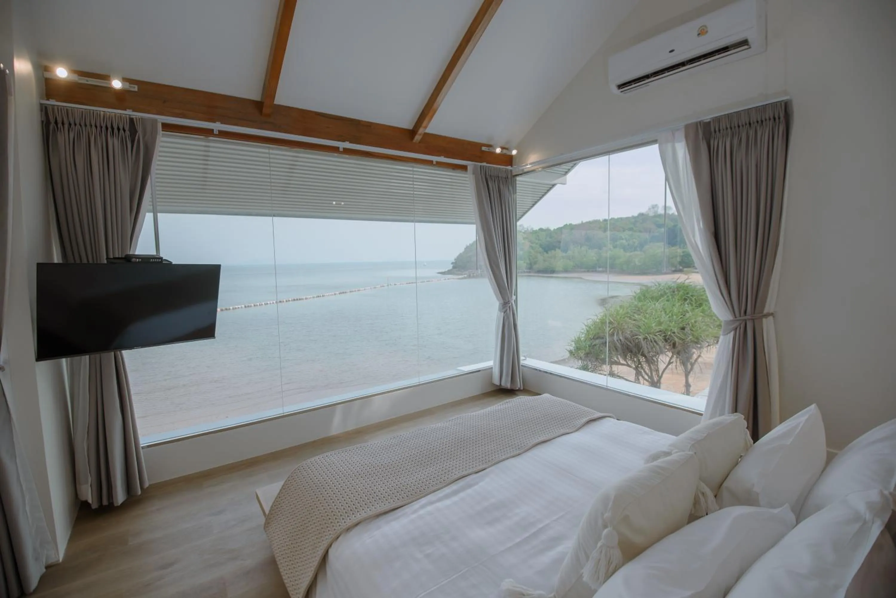 Bed in Seashell Village Resort