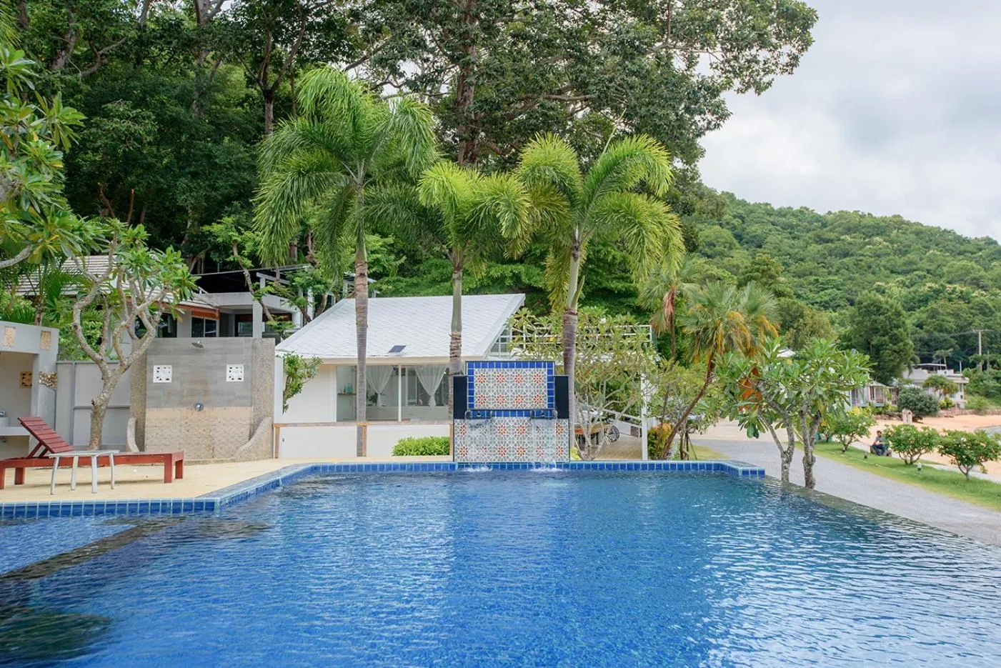 Swimming pool in Seashell Village Resort