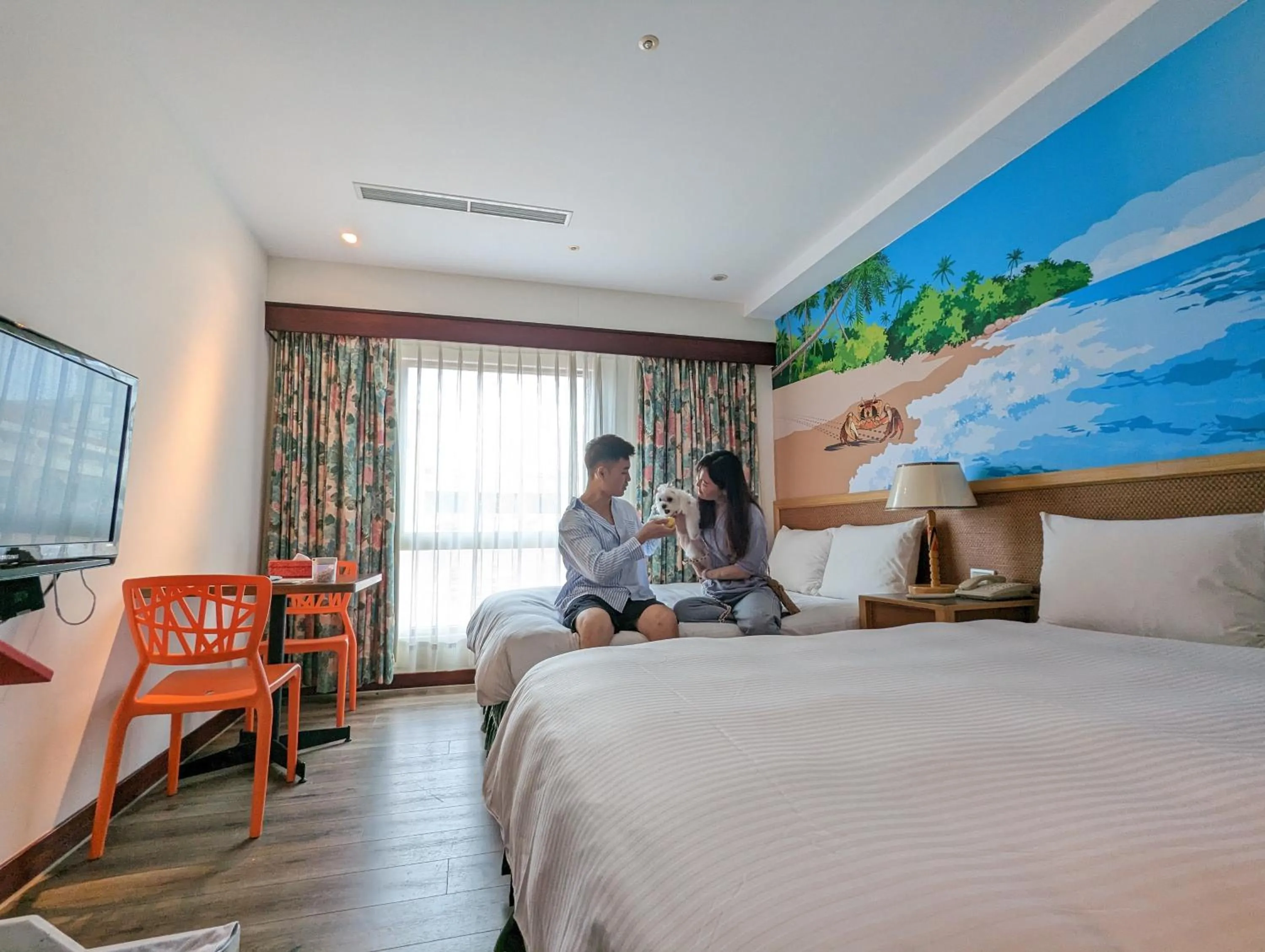 Photo of the whole room, Bed in Howard Kenting Wonder House