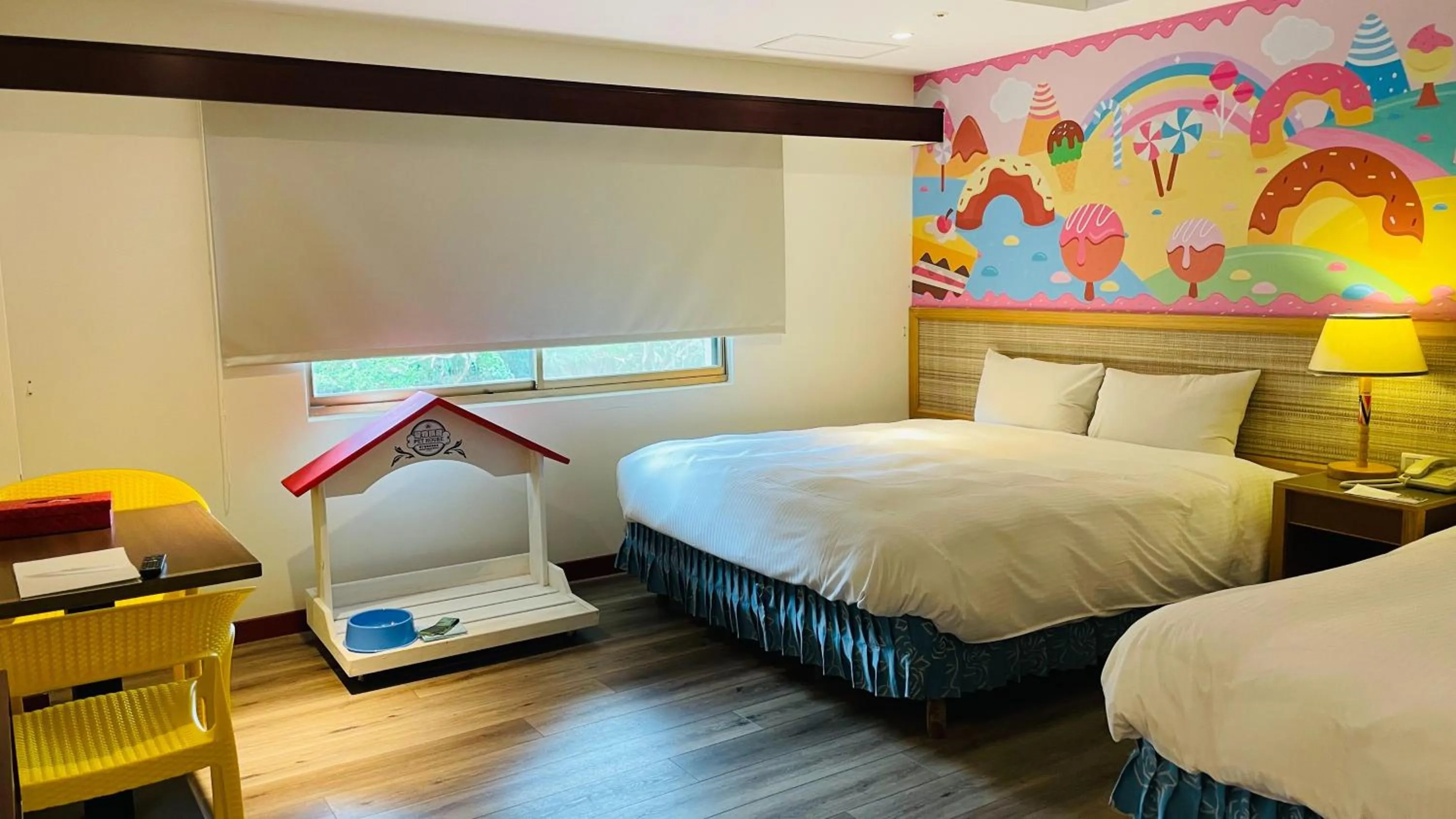 Photo of the whole room, Bed in Howard Kenting Wonder House