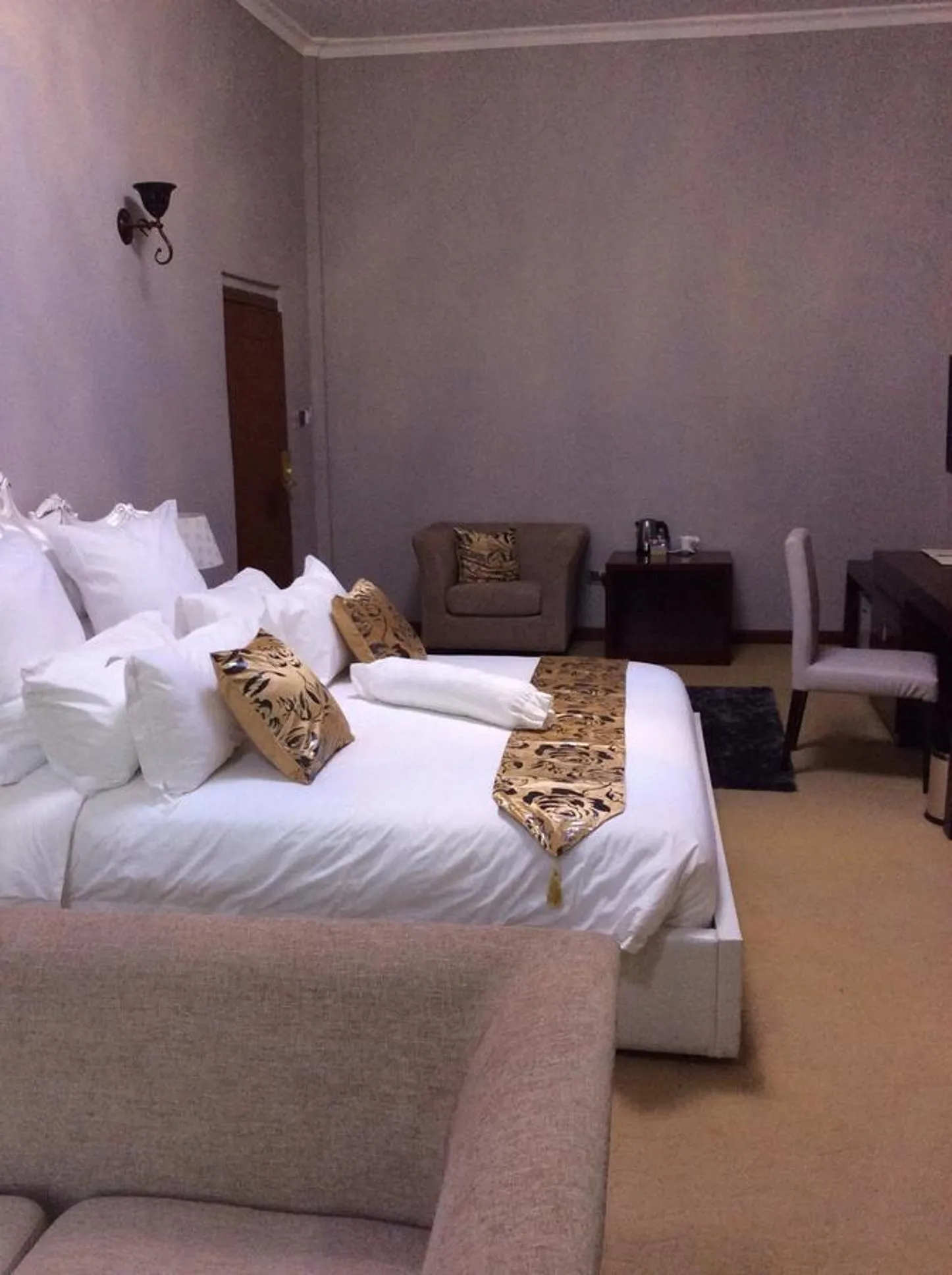 Photo of the whole room, Bed in Sherbourne Hotel